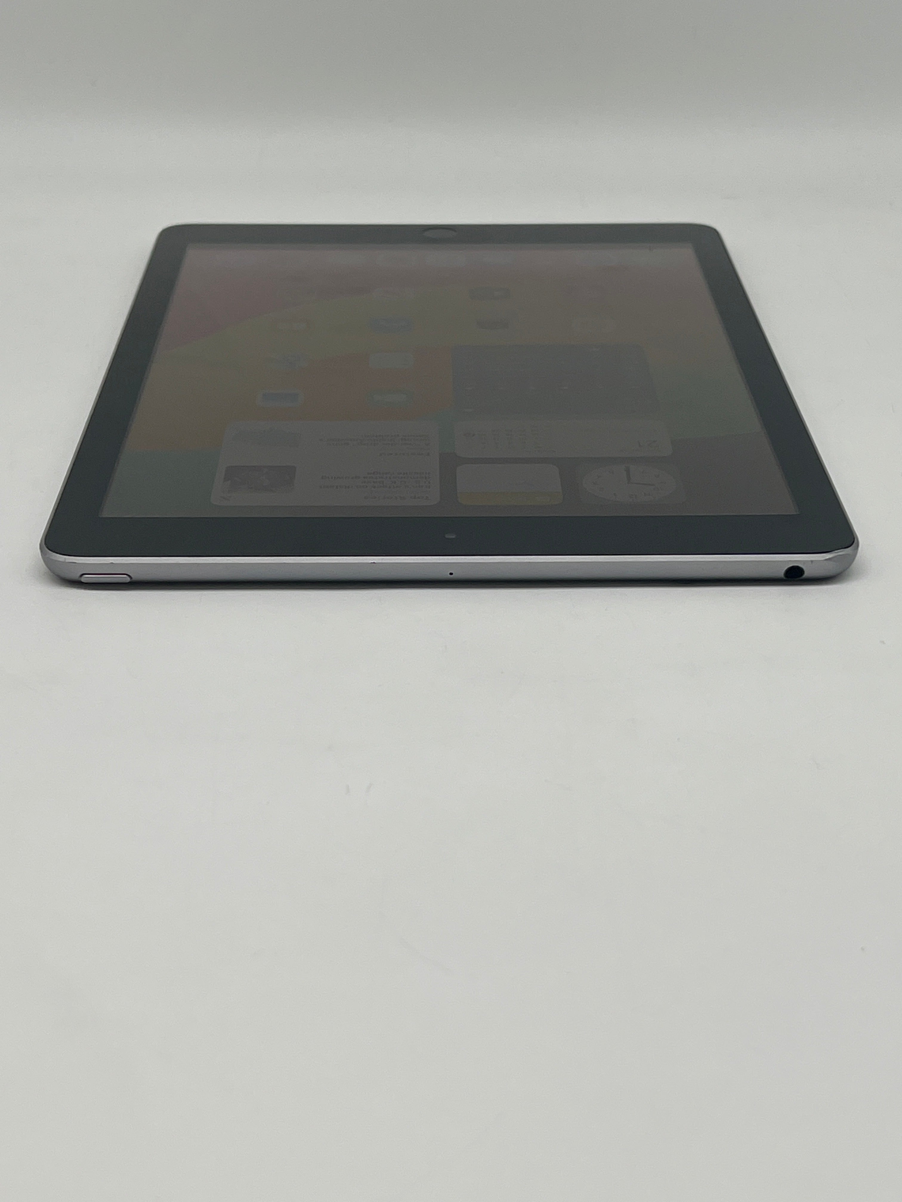 Apple iPad (6th Gen) A1893 32GB Wi Fi  Gray - Used