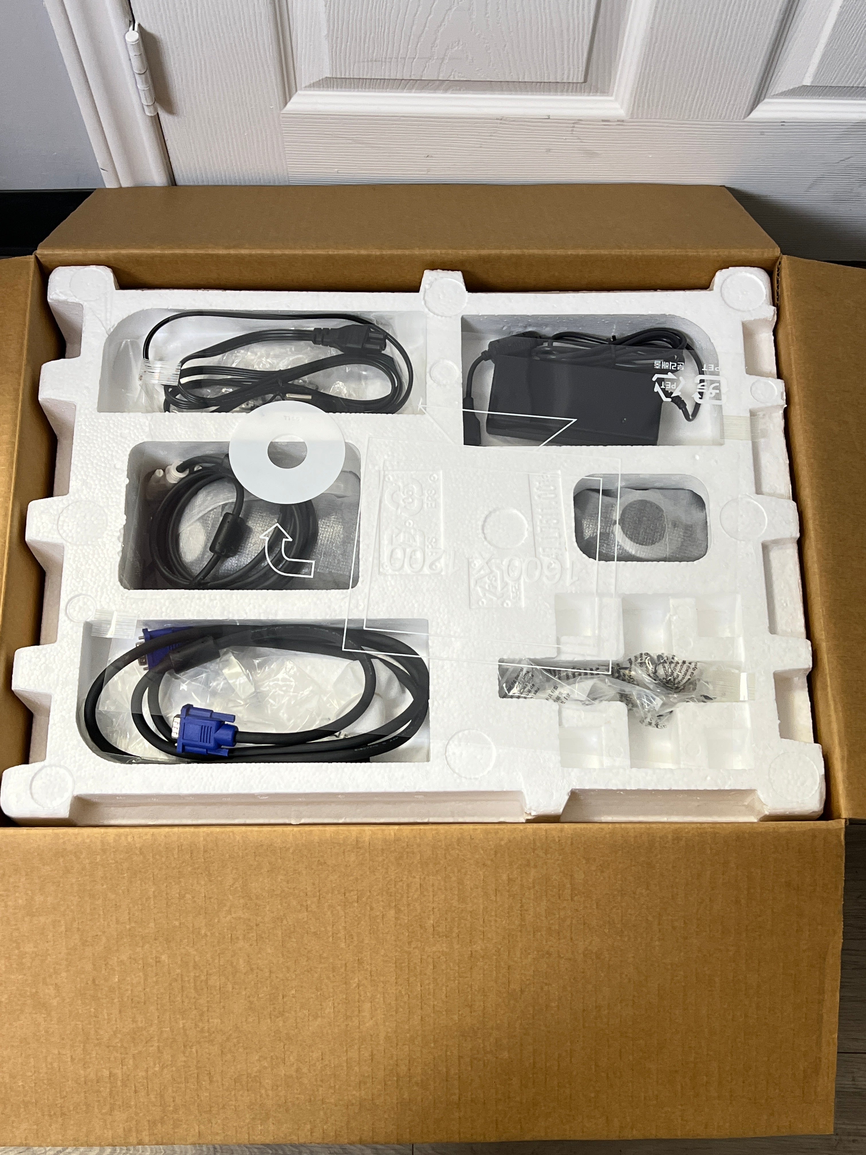 Dell UltraSharp 2001FP 20" LCD Monitor - New in Box
