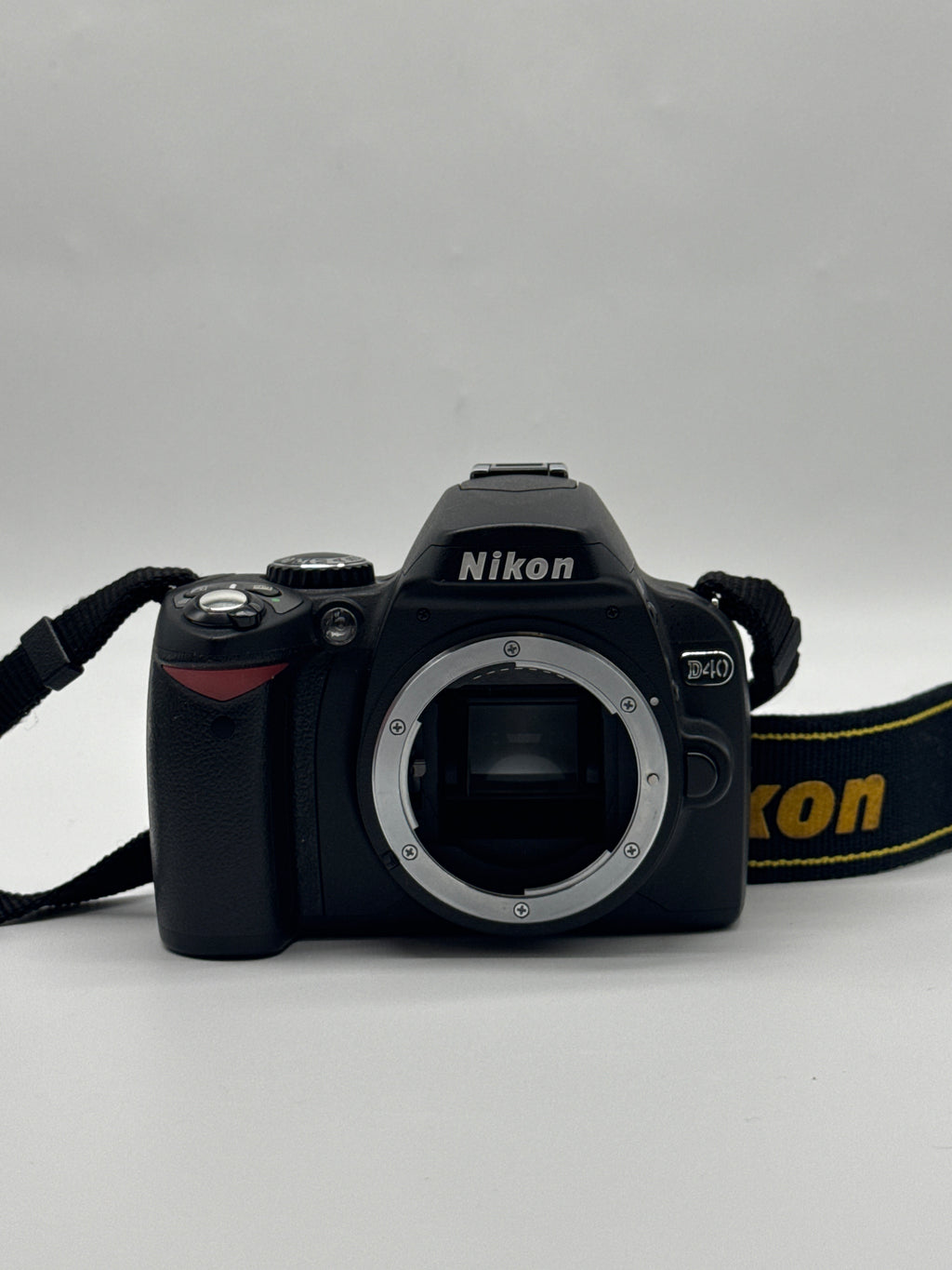 Nikon D40 DSLR Camera w/ Nikkor 18-55mm Lens Black - Used