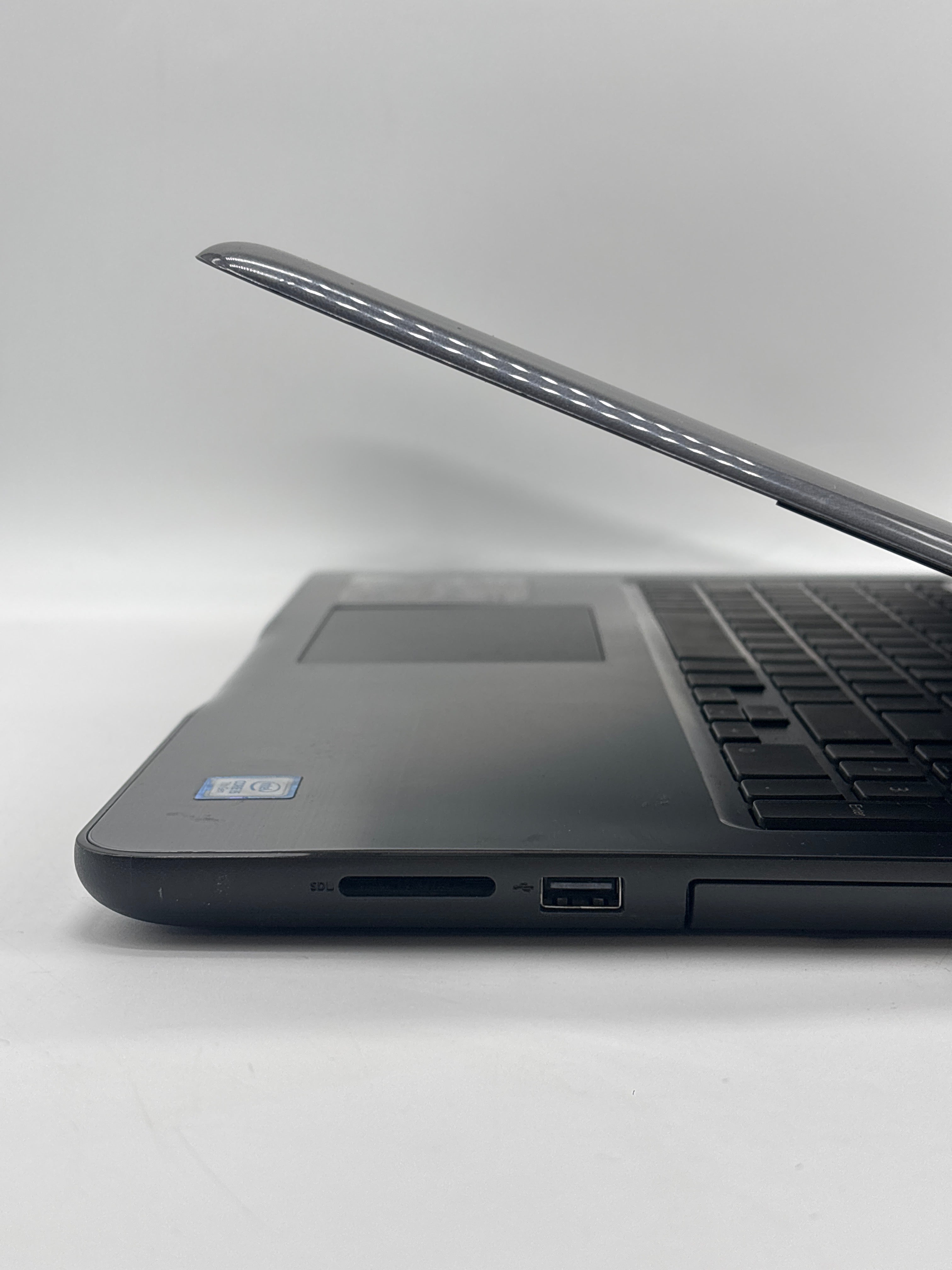 Dell Inspiron 15 5567 i5-7200U 12GB RAM 1TB HDD - Bad HDD