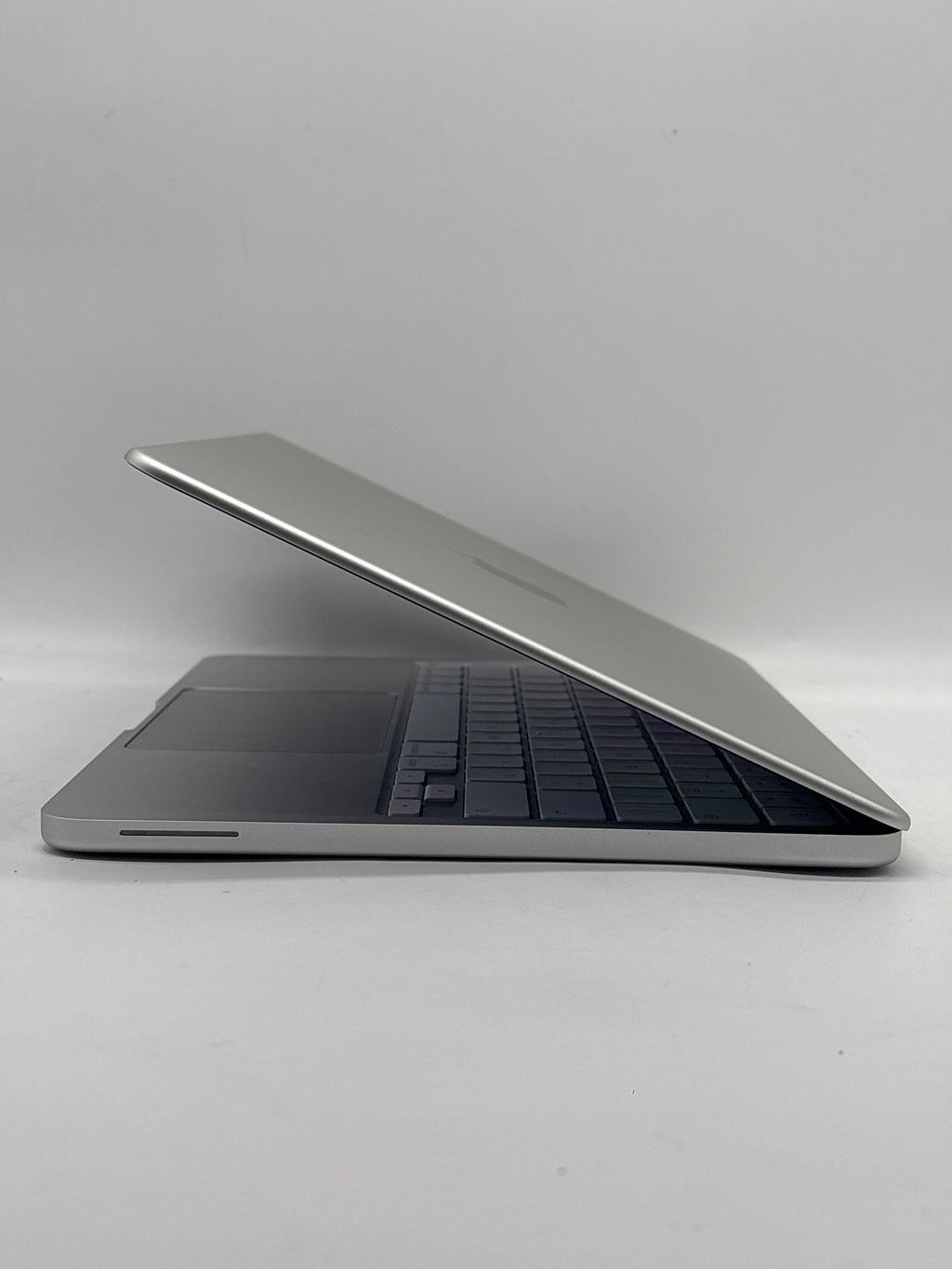 Apple MacBook Neo 13" A3404 A18 Pro 8GB RAM 256GB SSD - Used