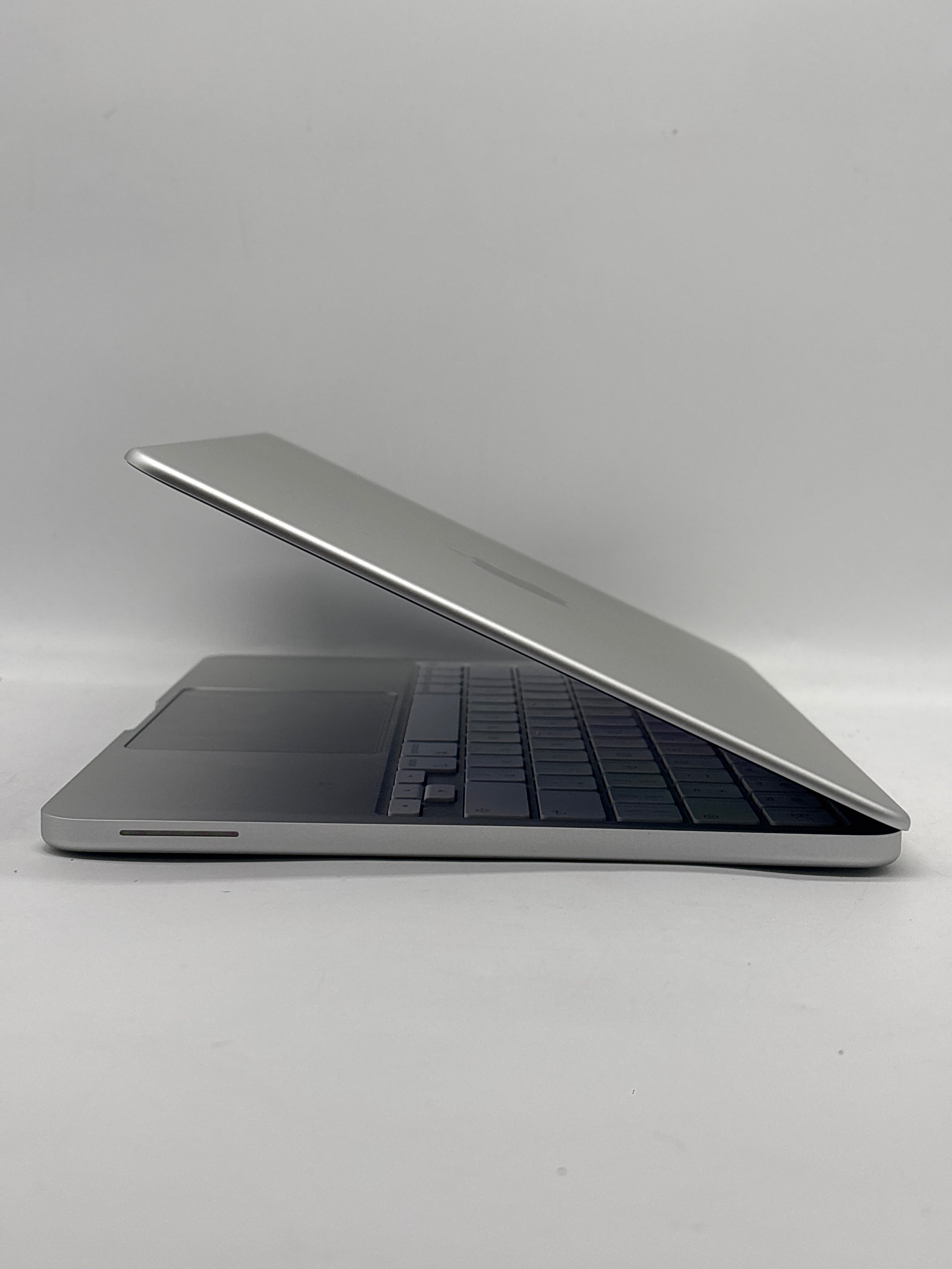 Apple MacBook Neo 13" A3404 A18 Pro 8GB RAM 256GB SSD - Used