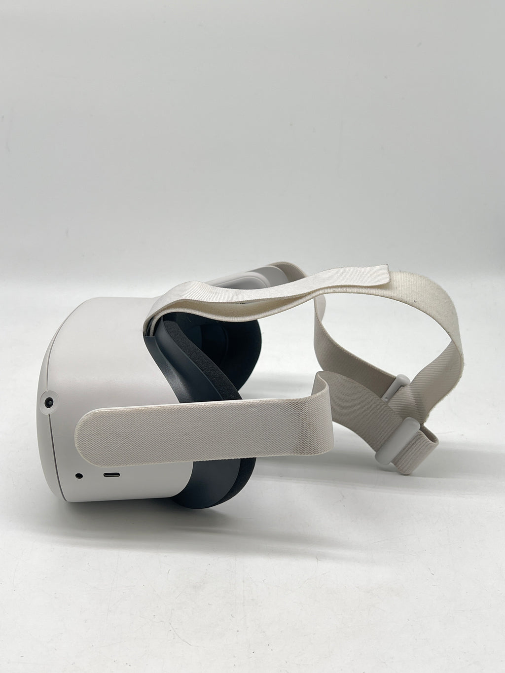 Meta Quest 2 Standalone VR Headset 128GB White Functional W/Controller
