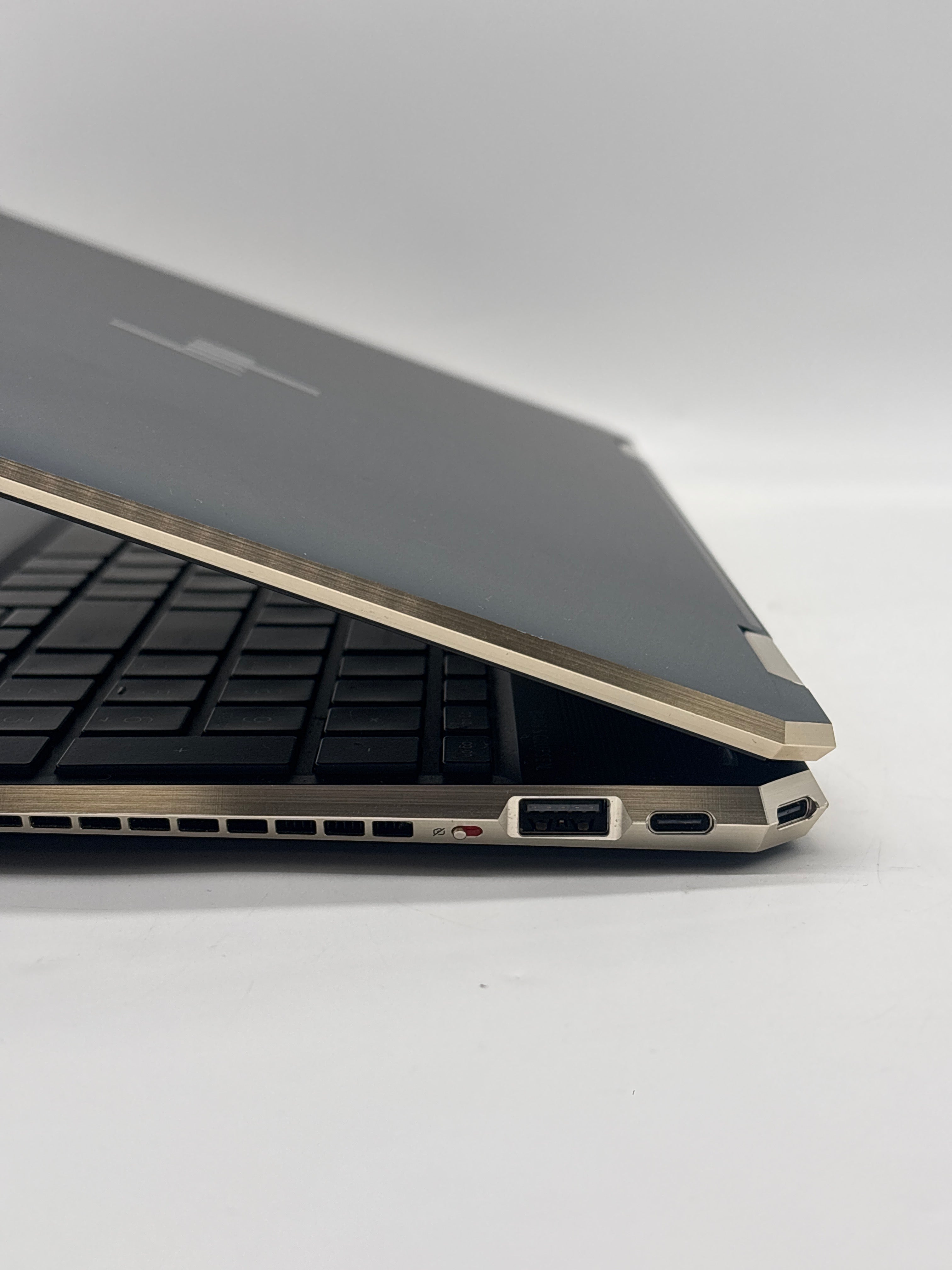 HP Spectre x360 15t-eb100 2-in-1 i7-1165G7 16GB RAM 256GB SSD Used
