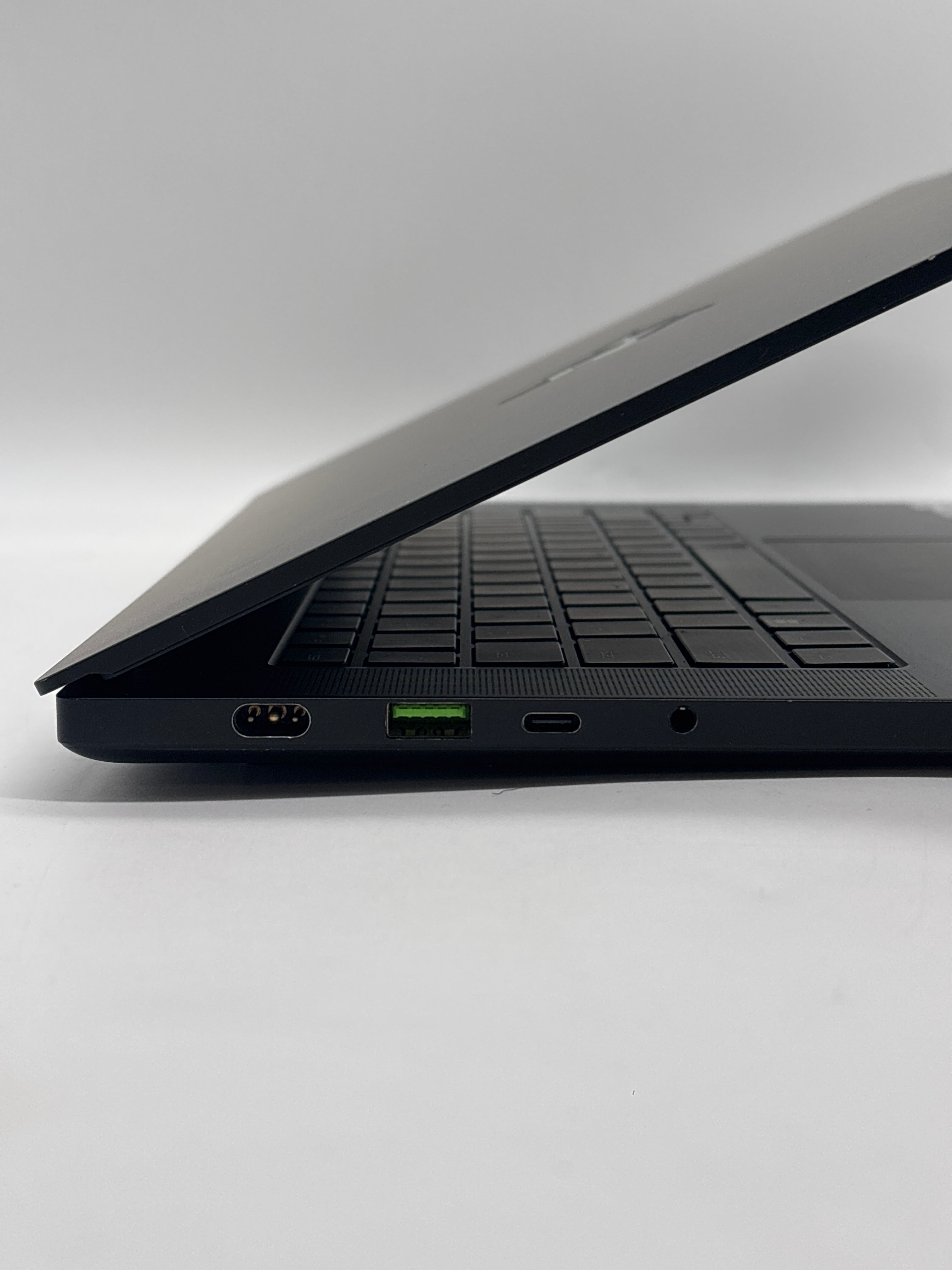 Razer Blade 14 RZ09-0427 Ryzen 9 6900HX 16GB RAM 1TB SSD RTX 3080 Ti