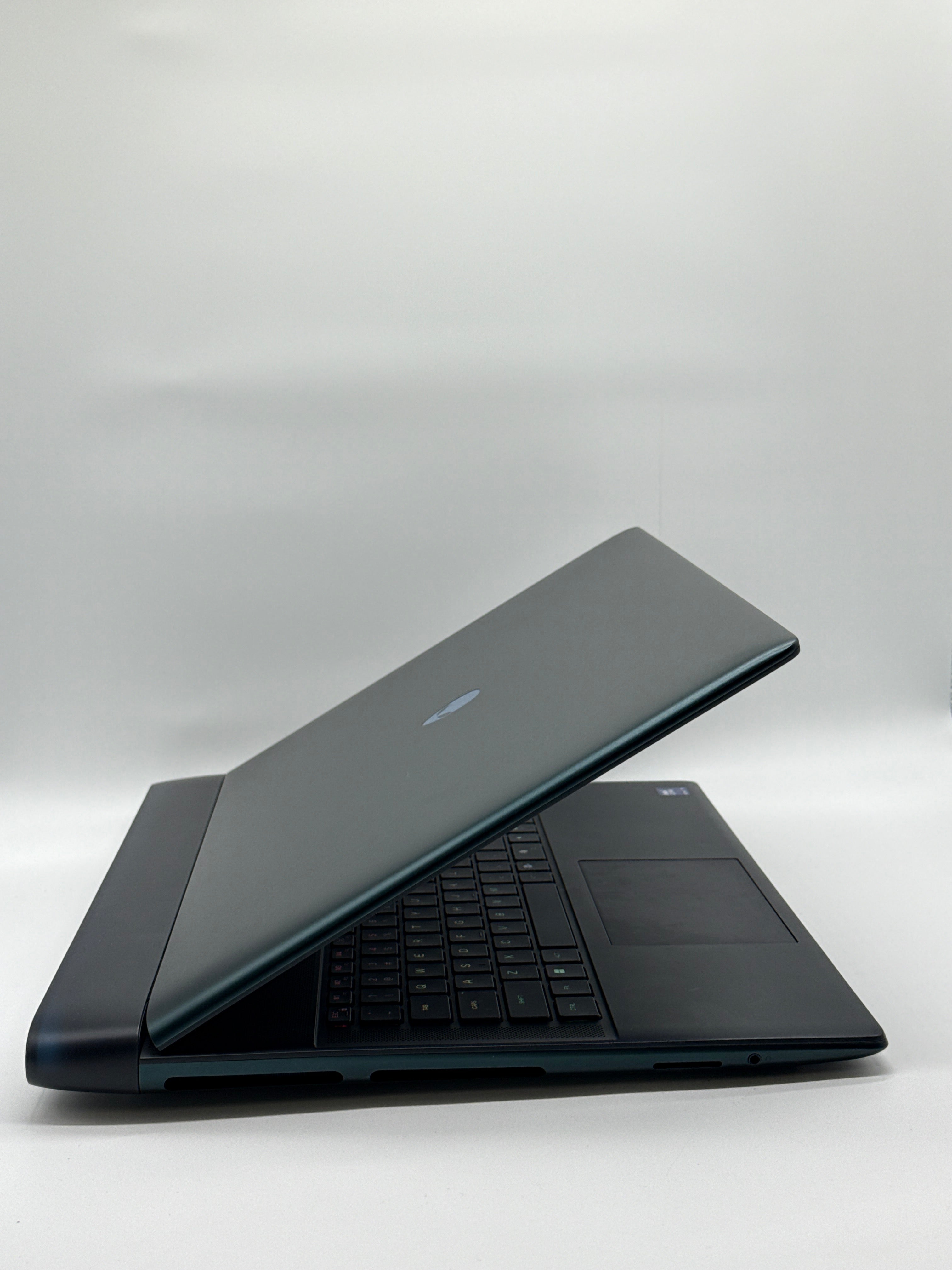 Dell Alienware 18 Area-51 Ultra 9 275HX 64GB RAM 3TB SSD RTX 5090 24GB (Warranty)