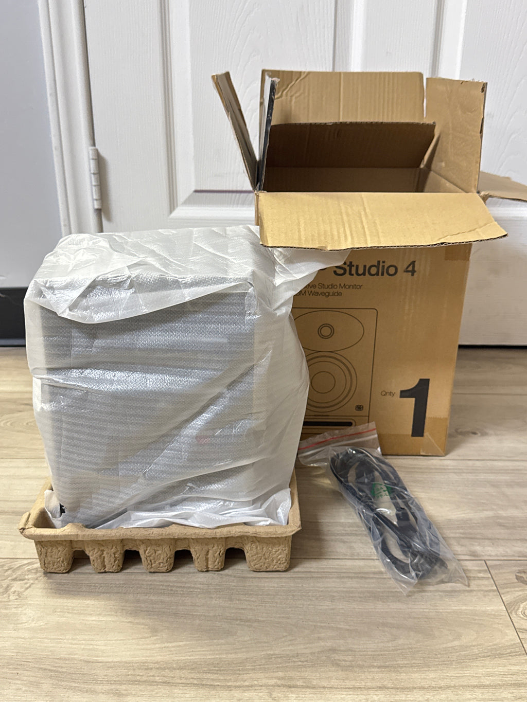 PreSonus Eris Studio 4 Studio Monitor Speaker Black Wired - Open Box