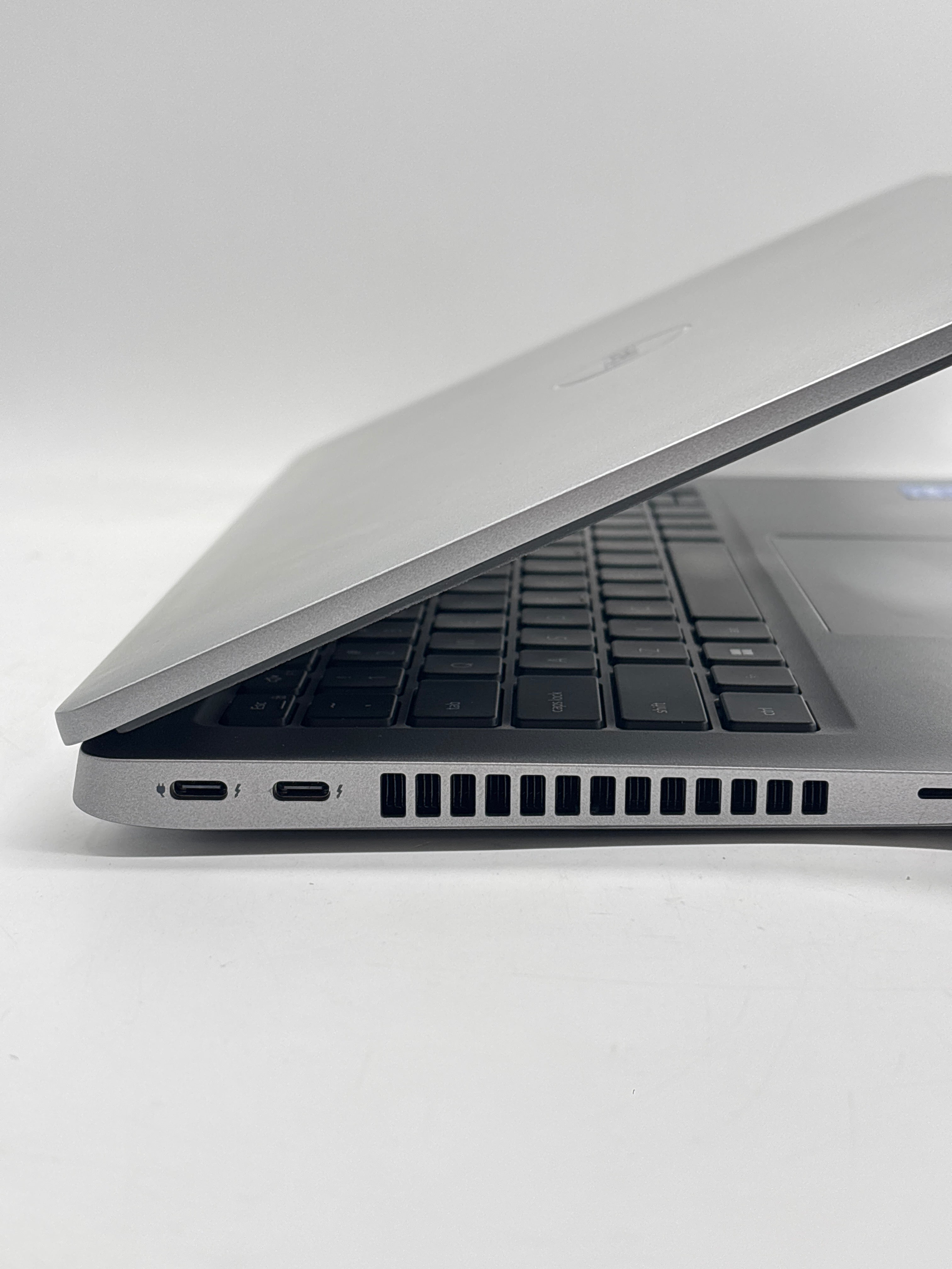 Dell Latitude 5430 14" Core i5-1235U 16GB RAM 256GB SSD Gray - Used