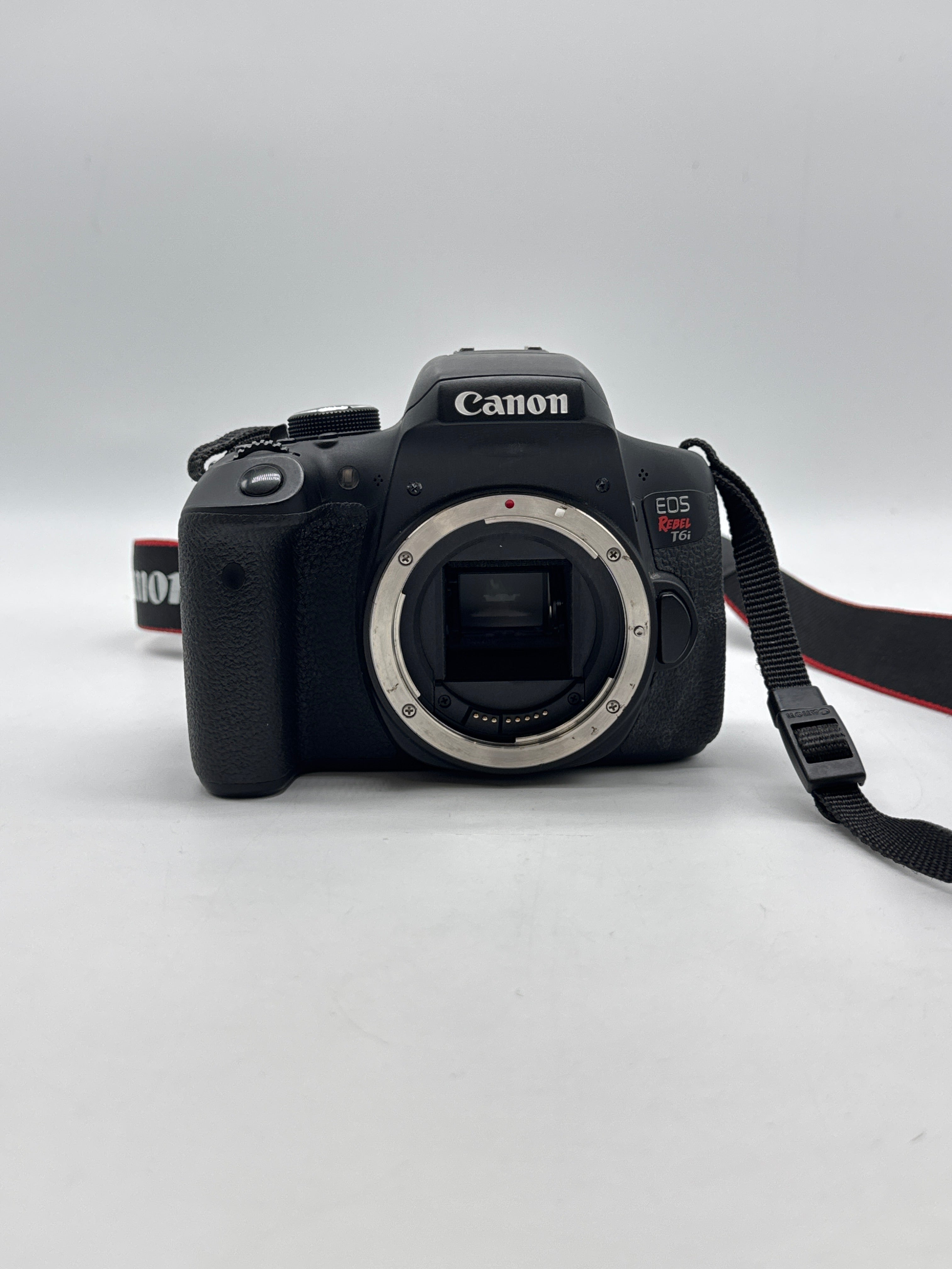 Canon EOS Rebel T6i 24MP DSLR w/ EF-S 18-55mm Lens Black - Used