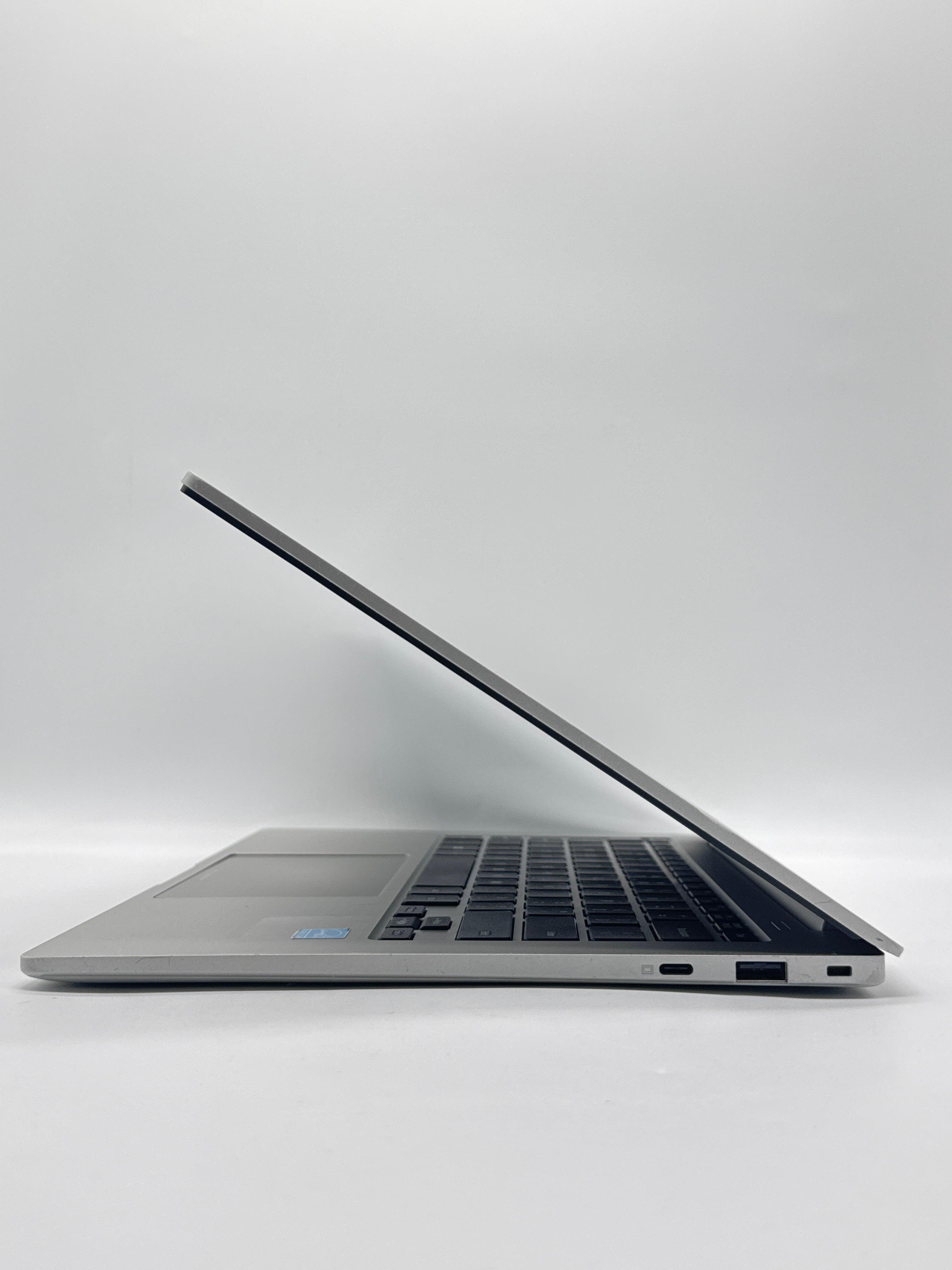 Samsung Galaxy Book Go 14" Snapdragon 7c Gen 2 4GB RAM 128GB SSD - For Parts [READ]