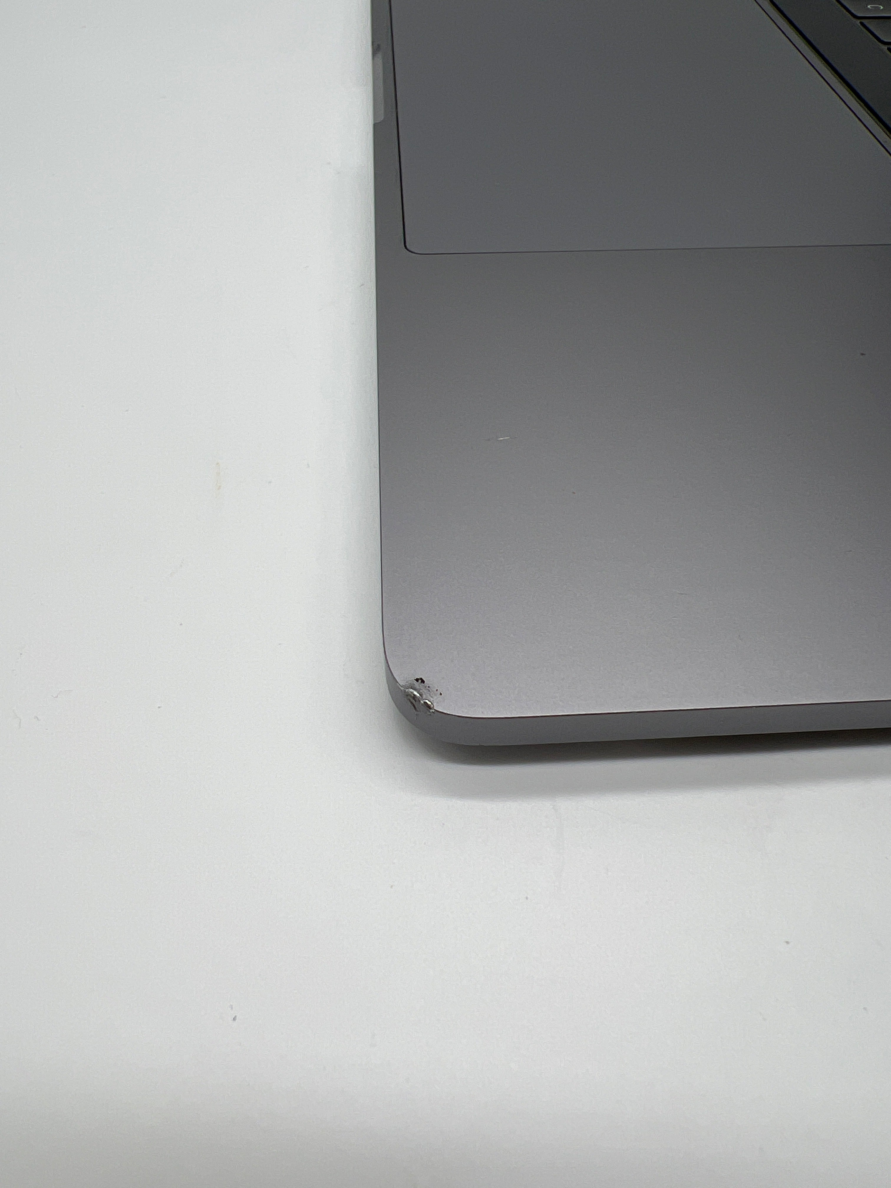 Apple MacBook Pro 15" A1707 2016 Intel i7 2.6GHz 16GB 256GB Space Gray Used