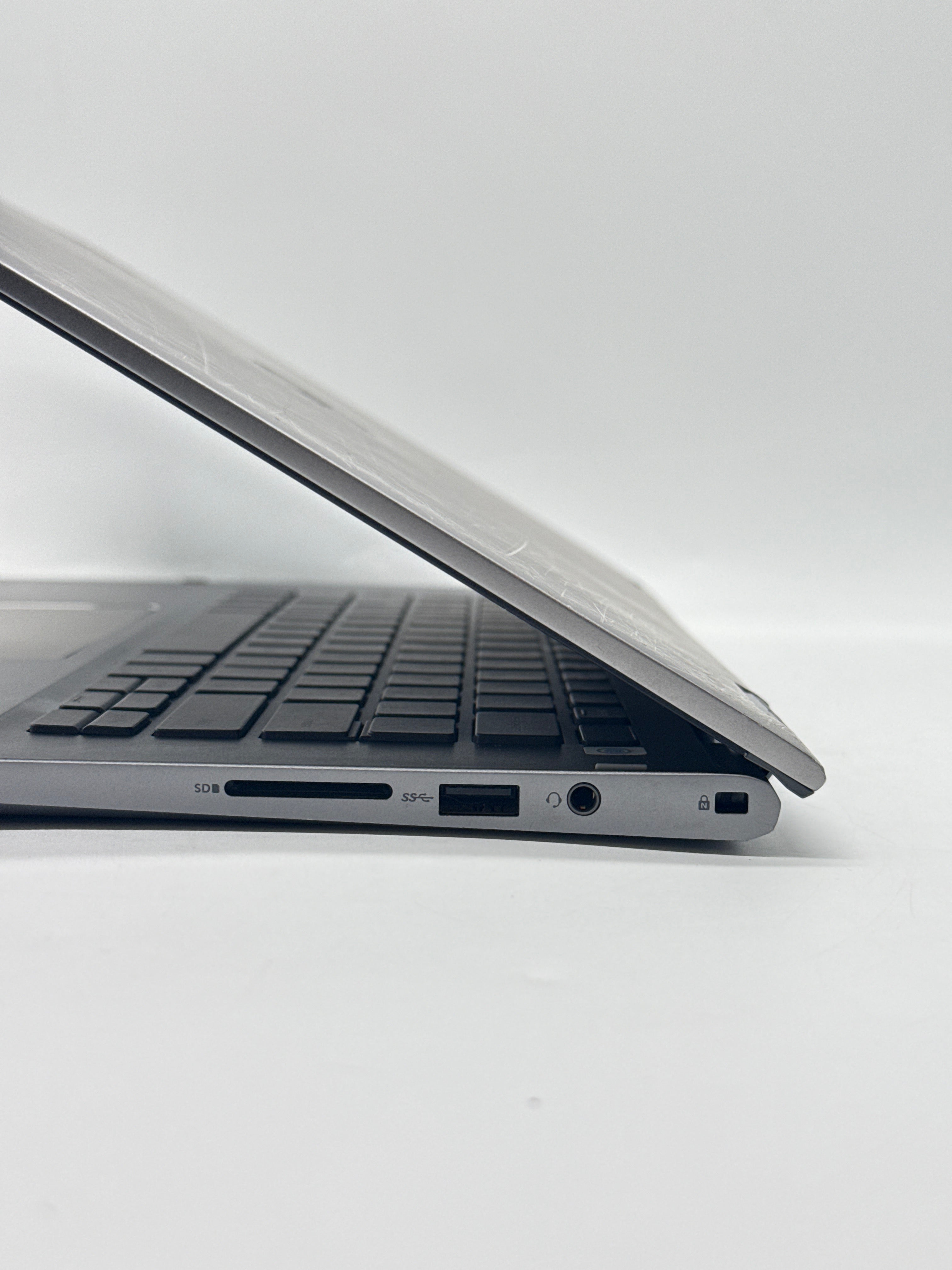 Dell Inspiron 5406 14" Core i7-1165G7 8GB RAM 512GB SSD - For Parts