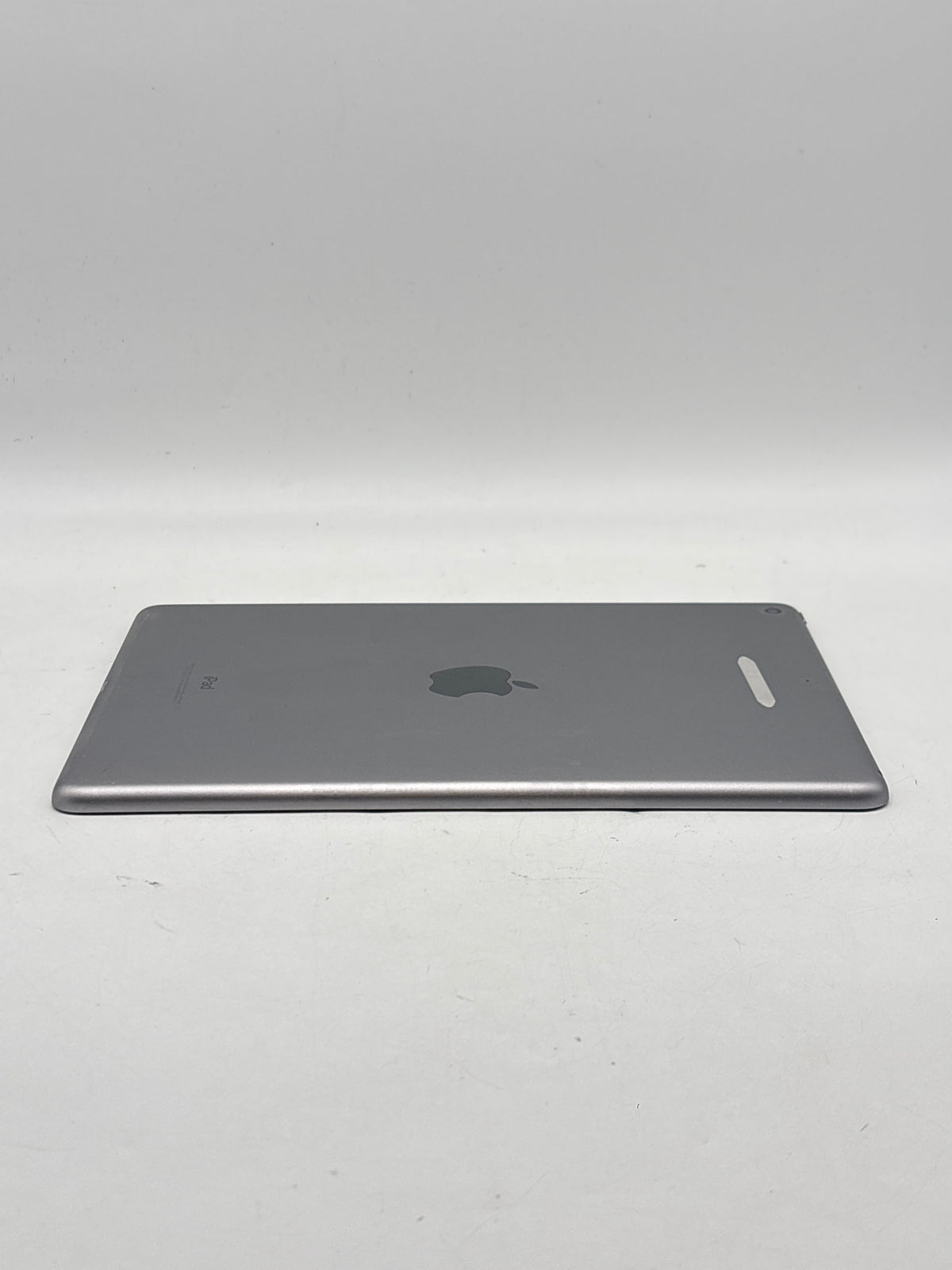Apple iPad 6th Gen 9.7" A10 Fusion 32GB Wi-Fi Space Gray - Used