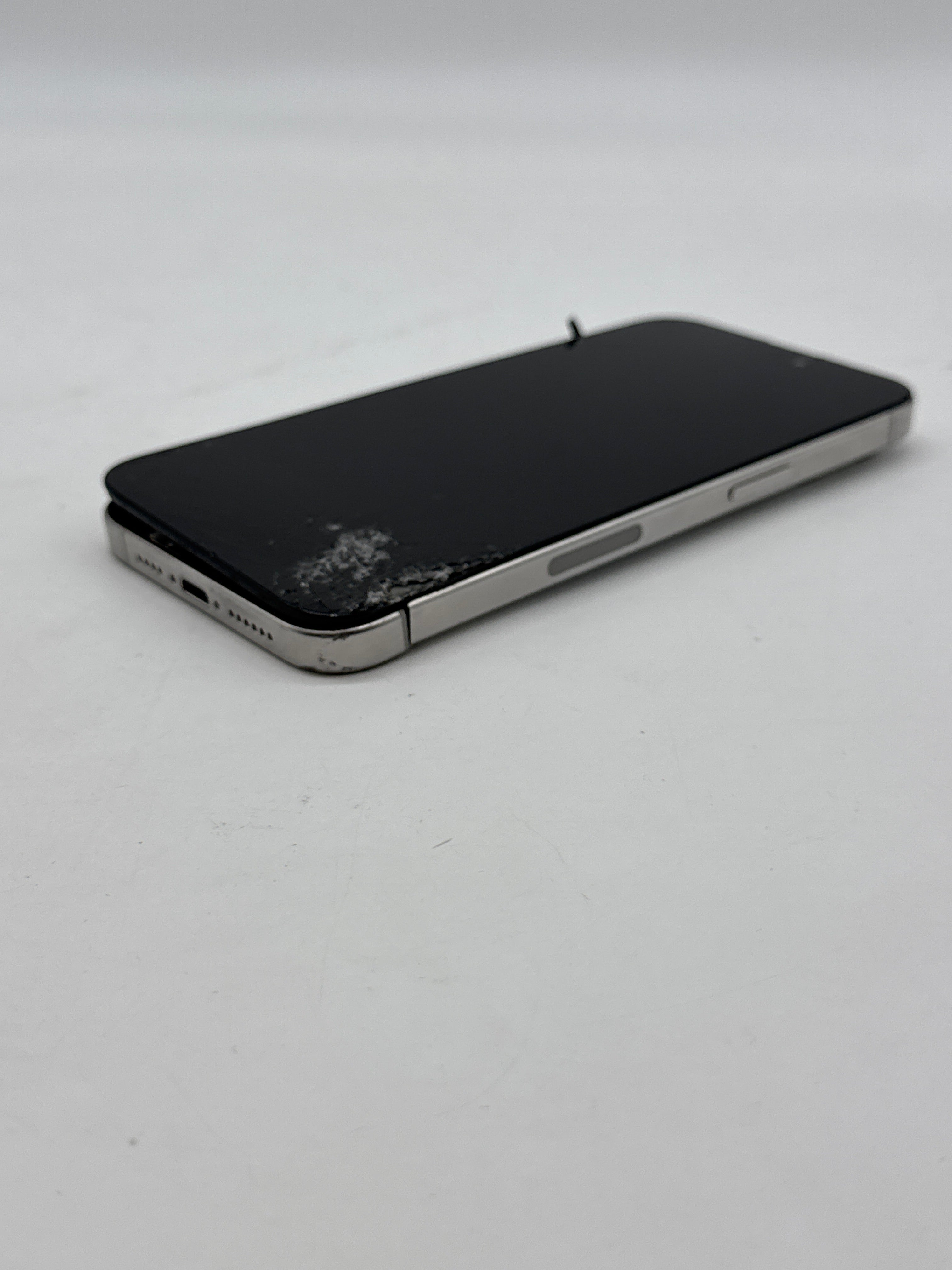 Apple iPhone 15 Pro Max 256GB Unlocked - Cracked Screen/Back