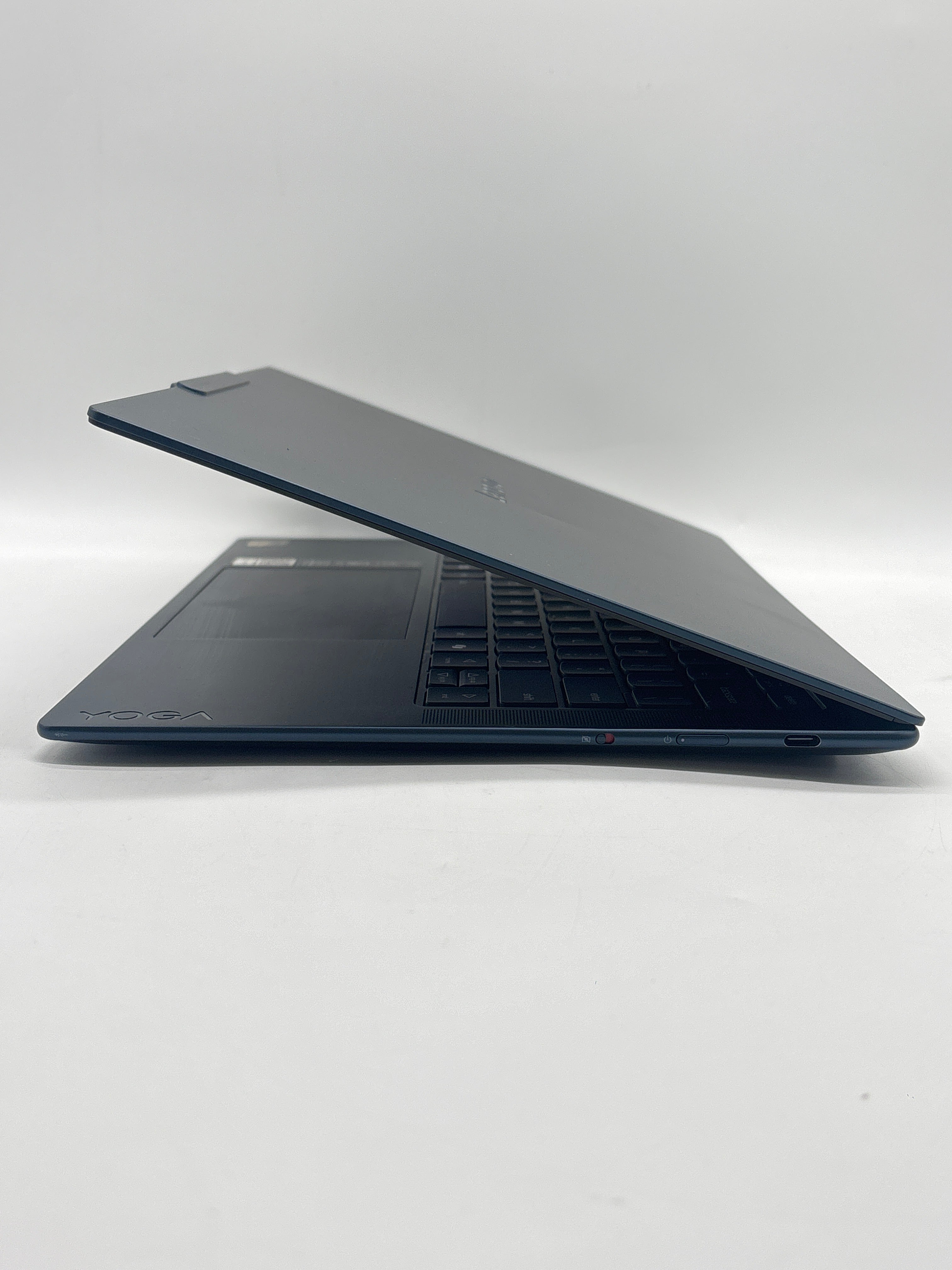 Lenovo Yoga Slim 7 14Q8X9 Snapdragon X Elite X1E78100 16GB RAM 512GB SSD