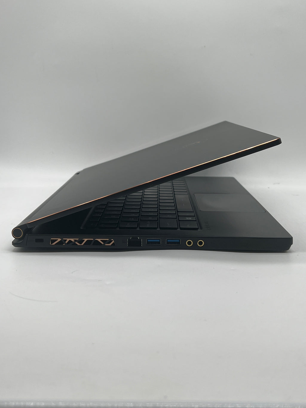 MSI GS65 Stealth Thin 8RE 15.6" Core i7-8750H 16GB RAM 256GB SSD - Used