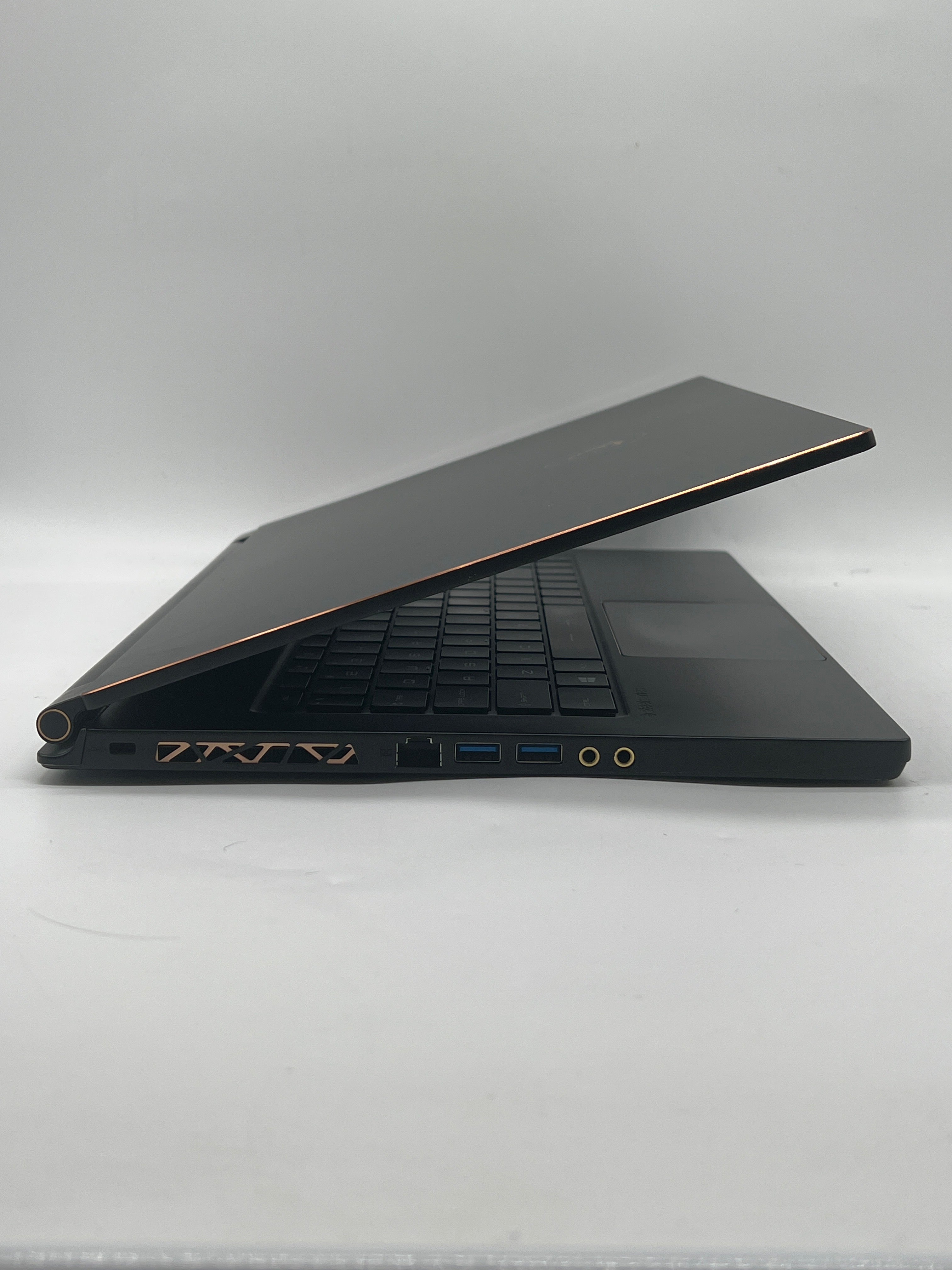 MSI GS65 Stealth Thin 8RE 15.6" Core i7-8750H 16GB RAM 256GB SSD - Used