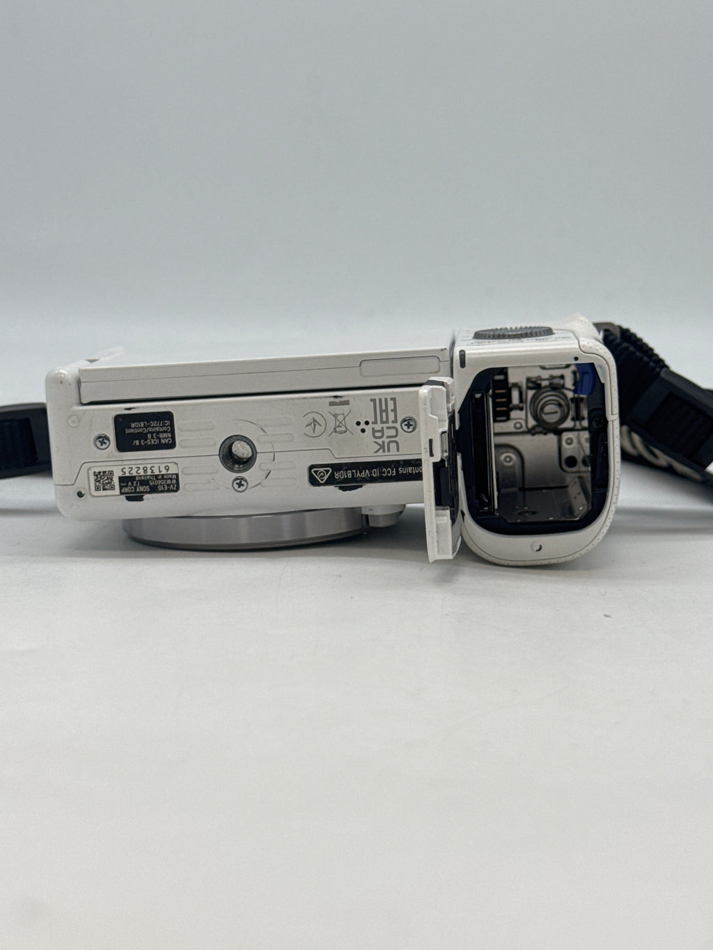 Sony Alpha ZV-E10 White Body Only - for part read desc