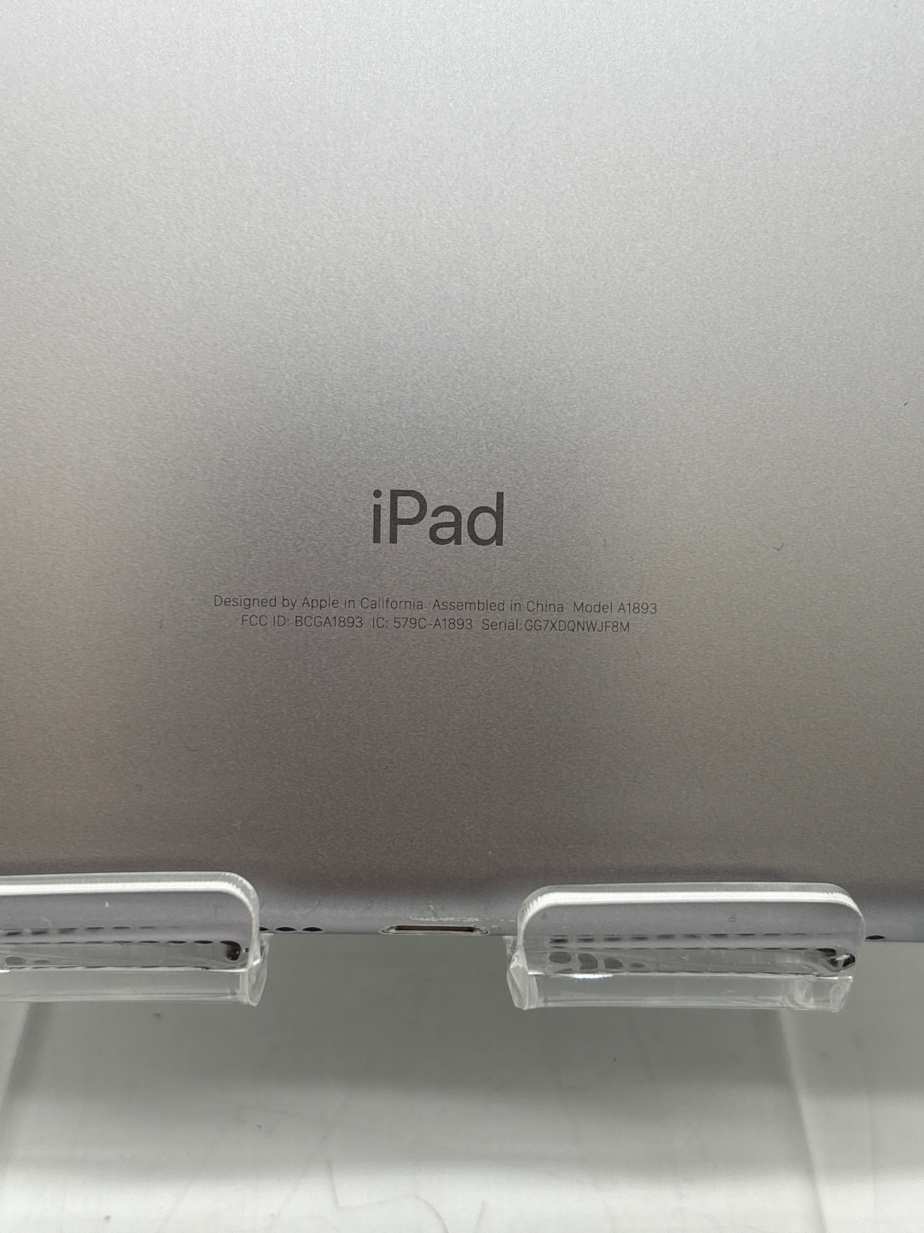 Apple iPad 6th Gen A1893 128GB Wi-Fi - Used