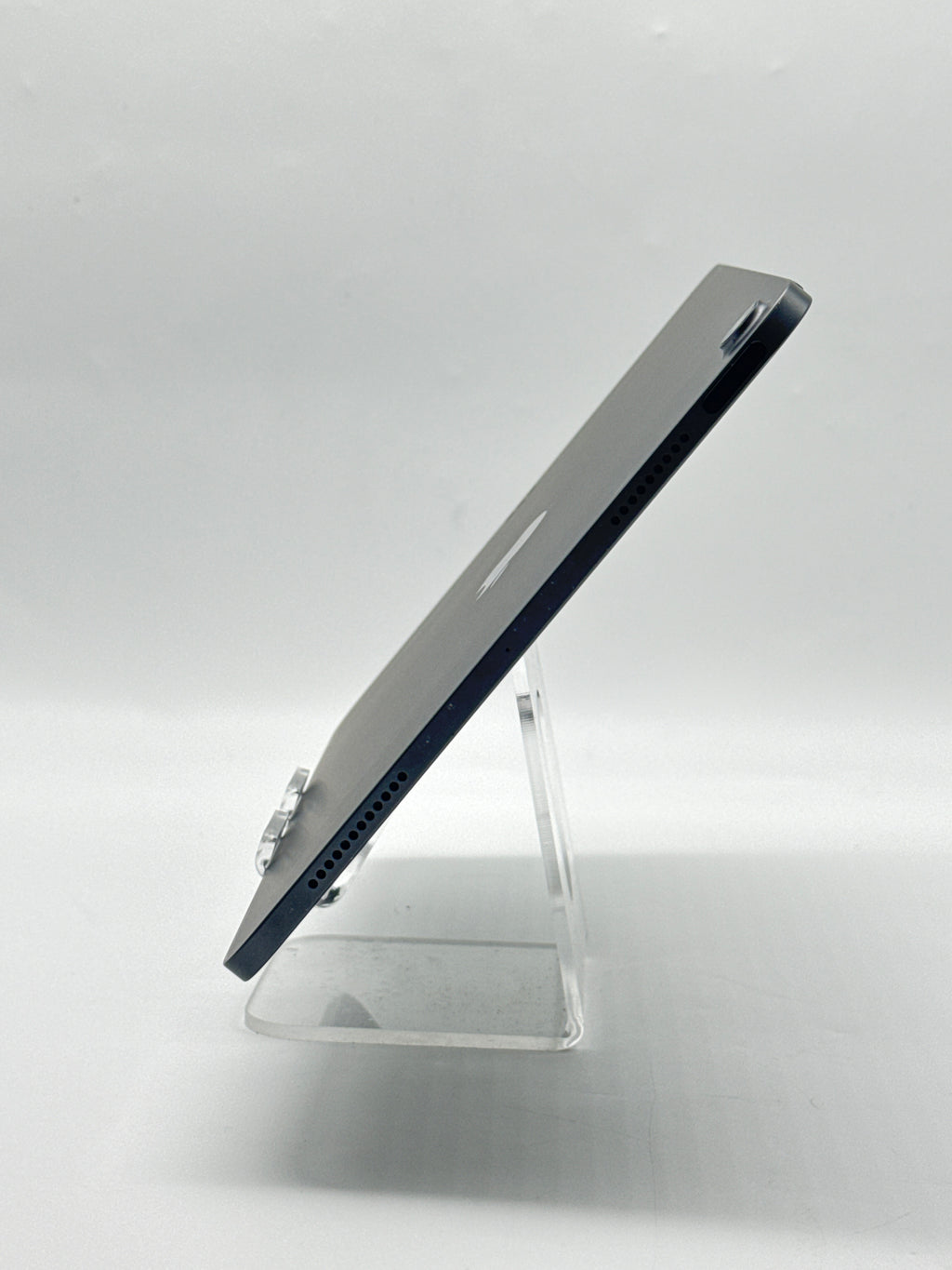 Apple iPad Air 5th Gen A2588 64GB Wi-Fi Space Gray M1 Chip - Used