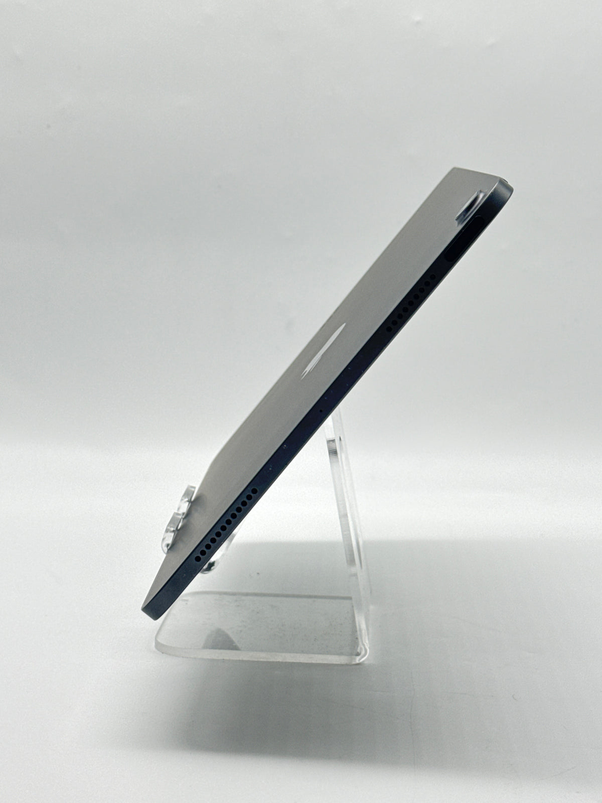 Apple iPad Air 5th Gen A2588 64GB Wi-Fi Space Gray M1 Chip - Used