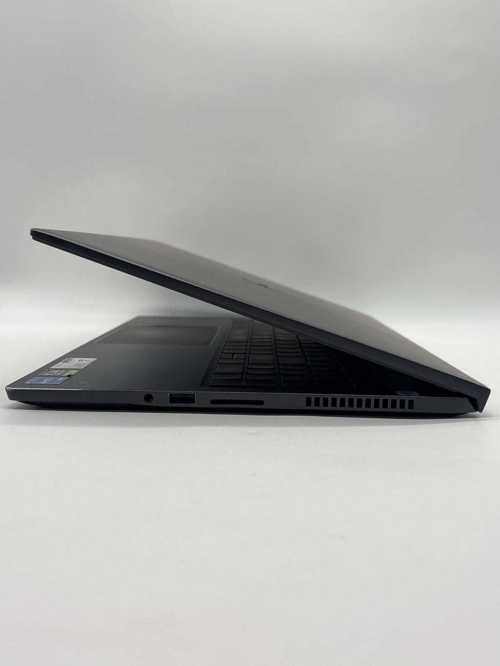 Dell Vostro 15 7510 i7-11800H 16GB RAM 512GB SSD RTX 3050 - For Parts (Low Battery)