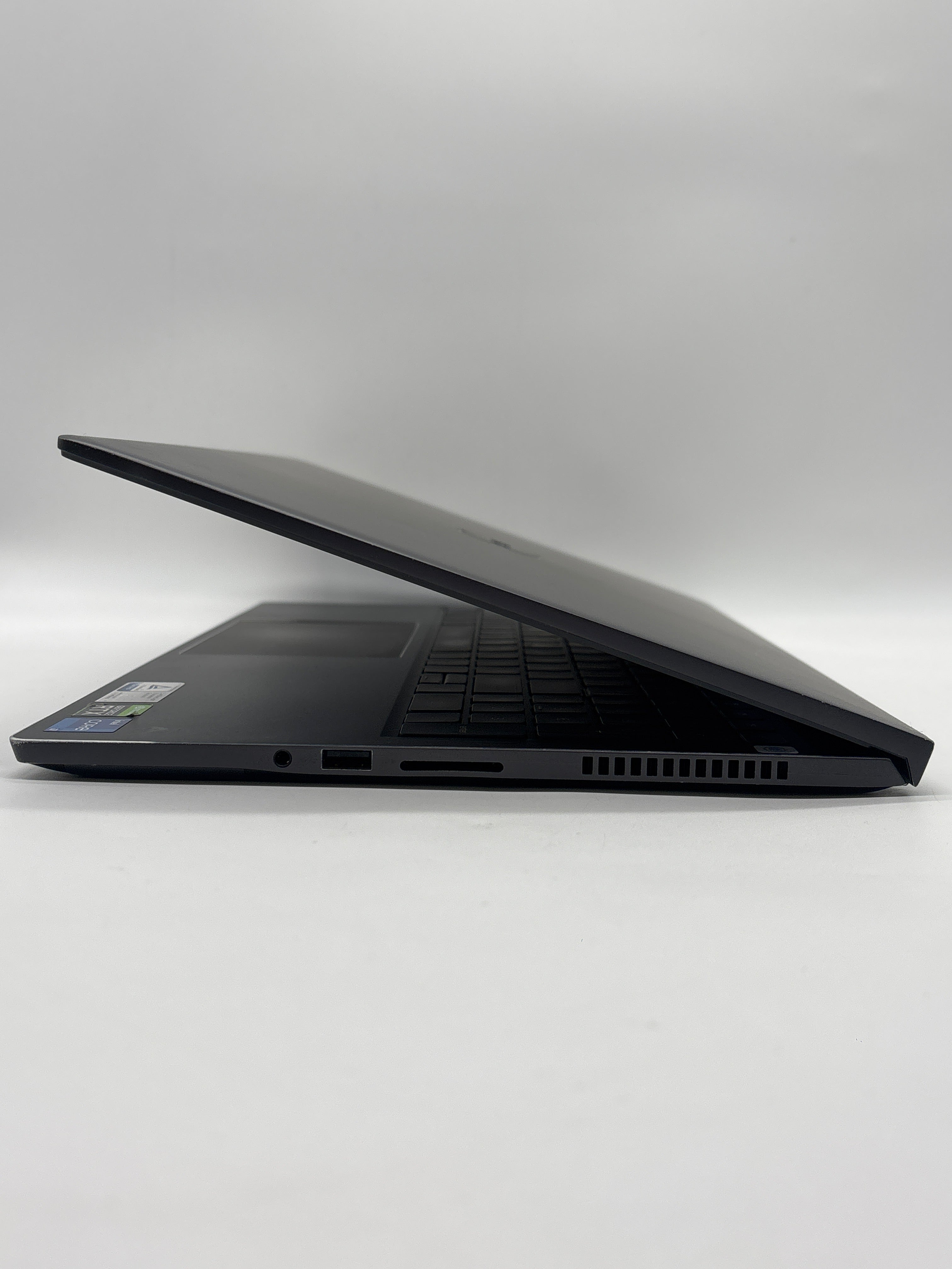 Dell Vostro 15 7510 i7-11800H 16GB RAM 512GB SSD RTX 3050 - For Parts (Low Battery)