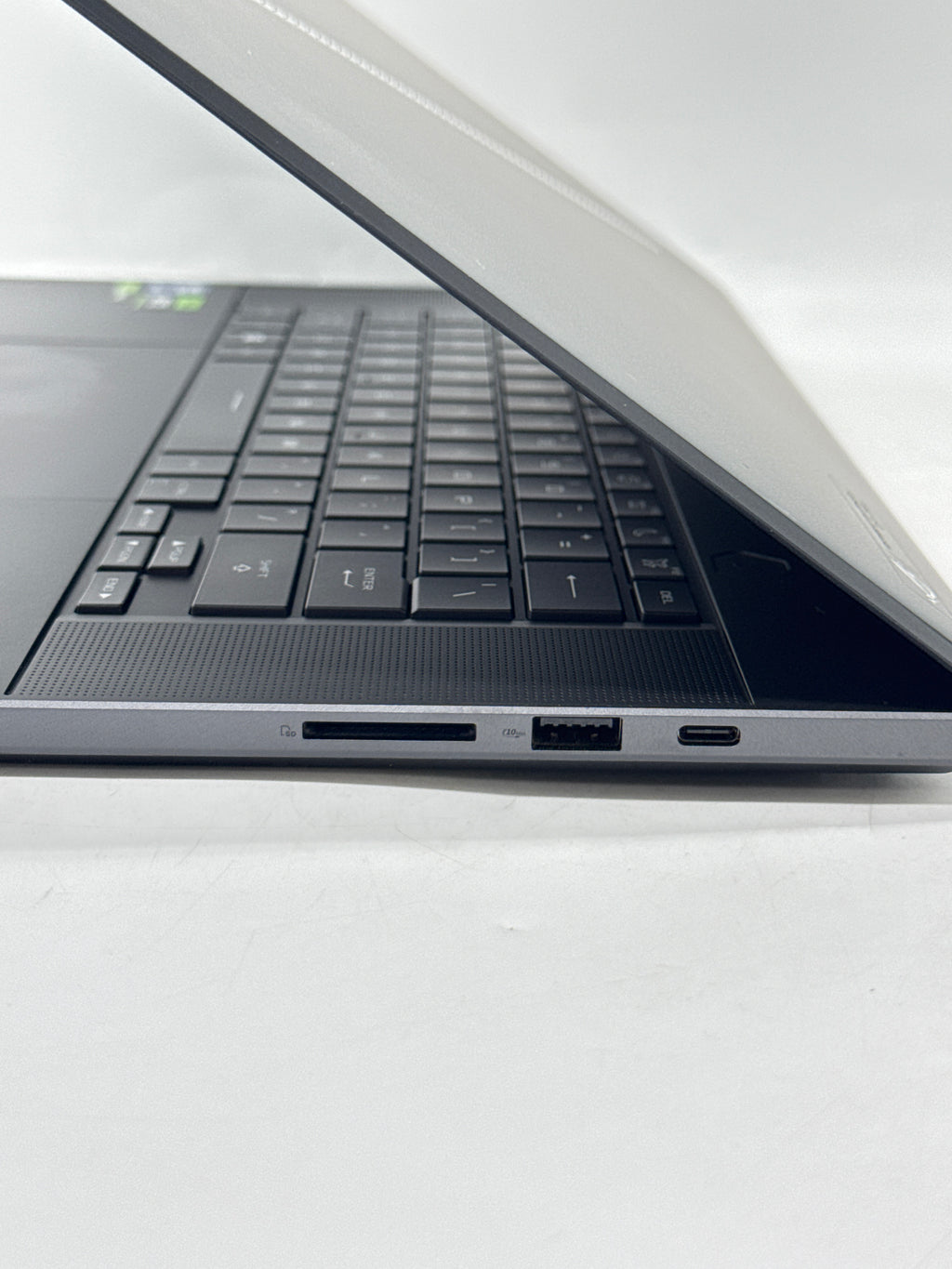 Asus ROG Zephyrus G16 GU605MI Ultra 9 185H 16GB 1TB RTX 4070 - Used