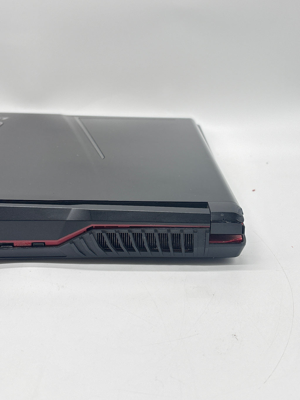 MSI GE63 Raider RGB 9SG i7 32GB RAM 512SSD RTX 2080 With Box - For Parts (Read DESC)