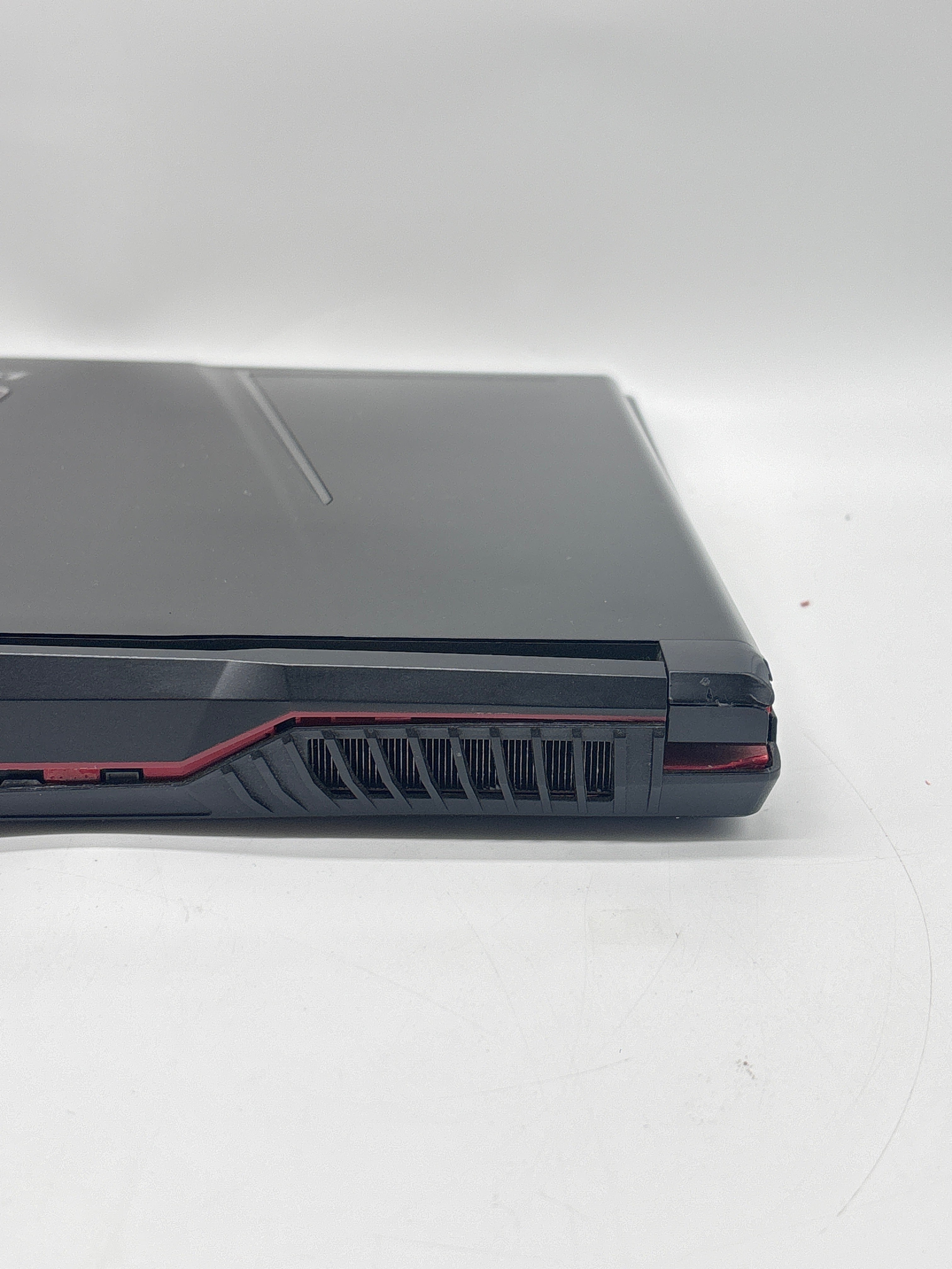 MSI GE63 Raider RGB 9SG i7 32GB RAM 512SSD RTX 2080 With Box - For Parts (Read DESC)