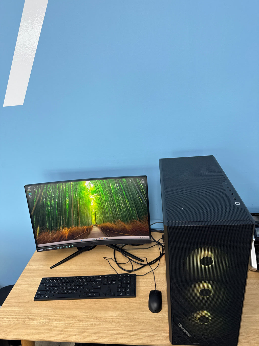 iBuyPower i-Series HP05Ai Ryzen 5 5500 16GB RAM 1TB SSD RX 6400