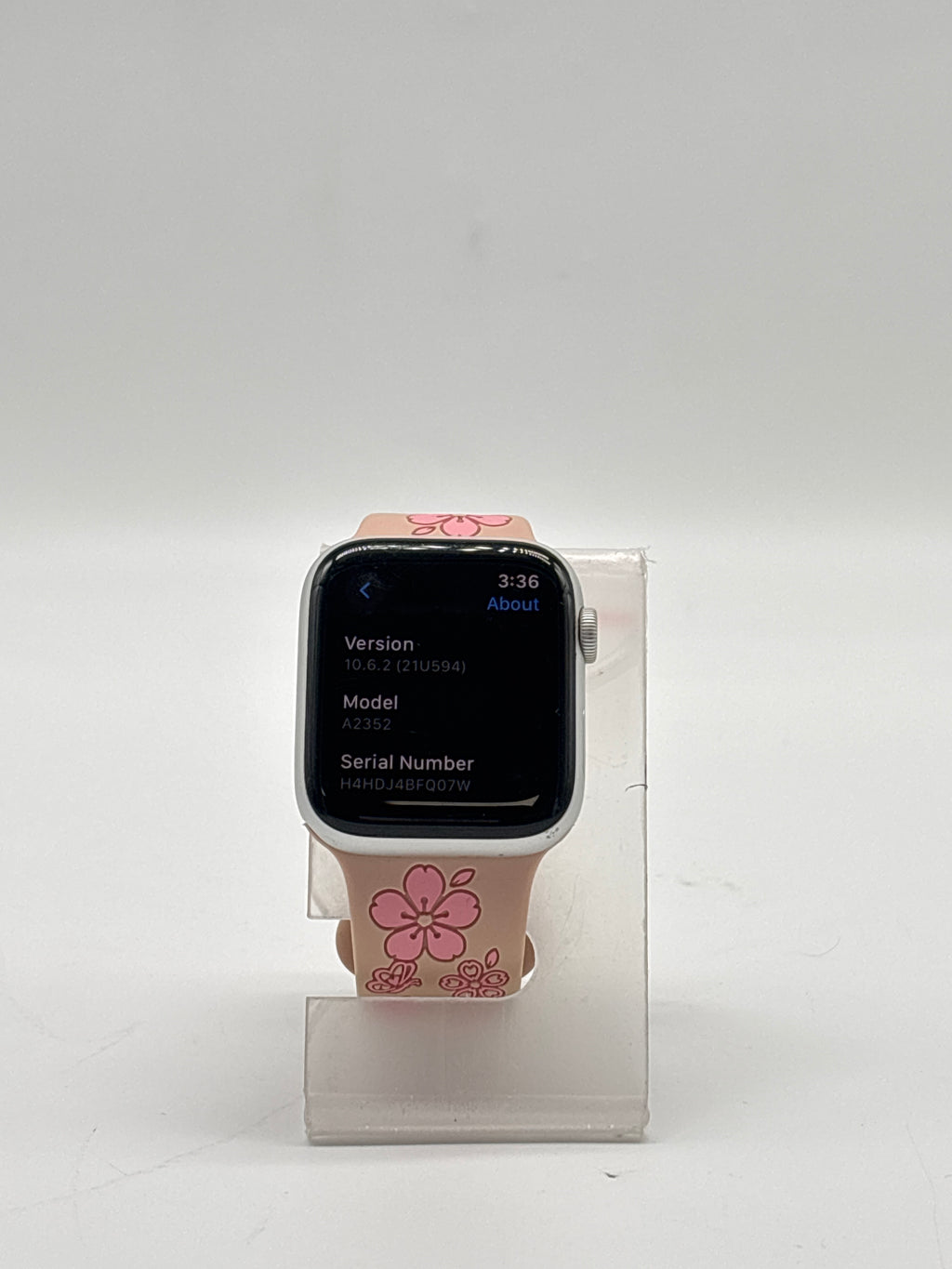 Apple Watch SE 1st Gen A2352 44mm GPS Silver Aluminum 32GB - Used