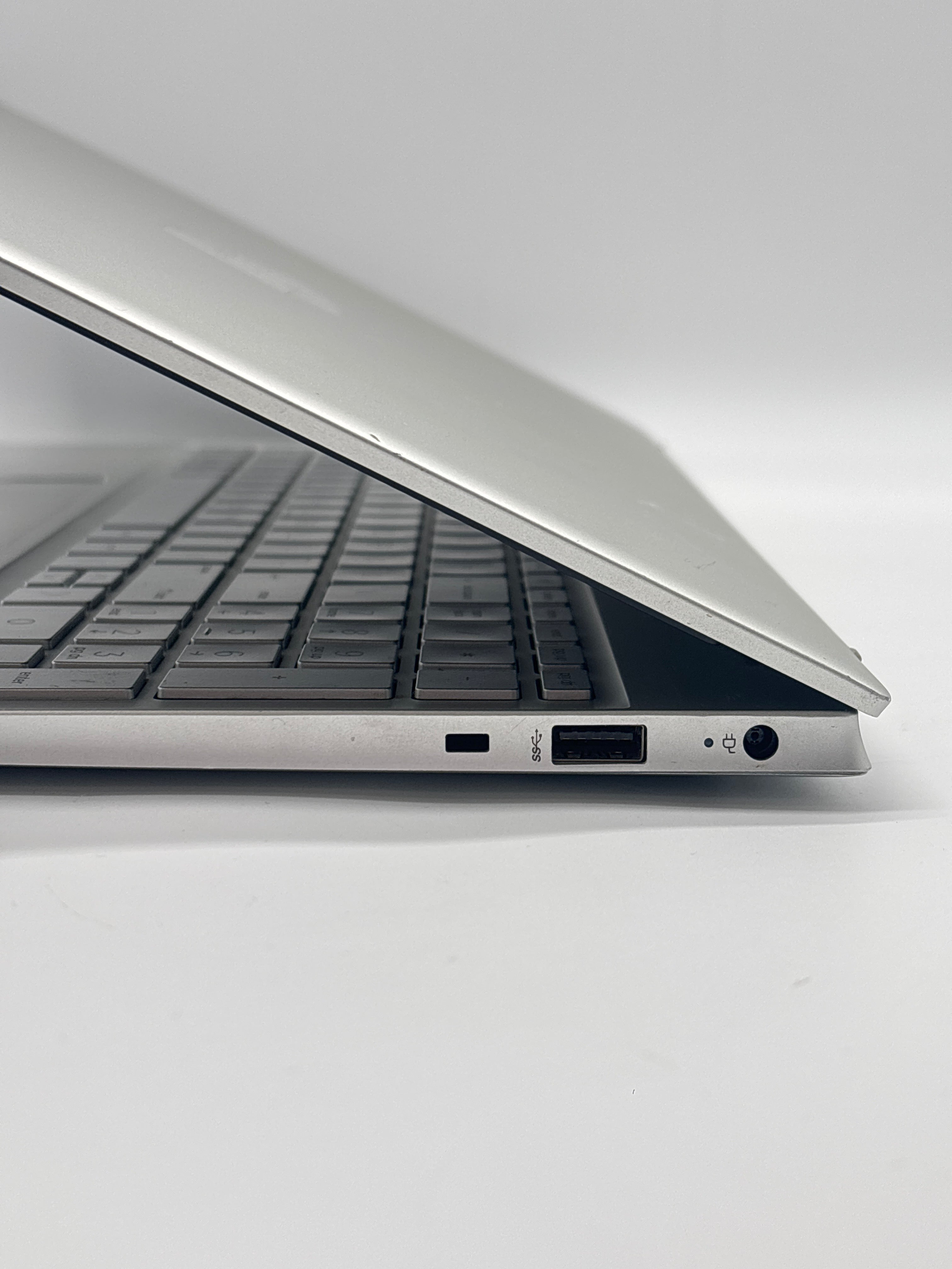 HP Pavilion 15 i7-1195G7 16GB 512GB SSD - For Parts (Minor Cracks/Dent)