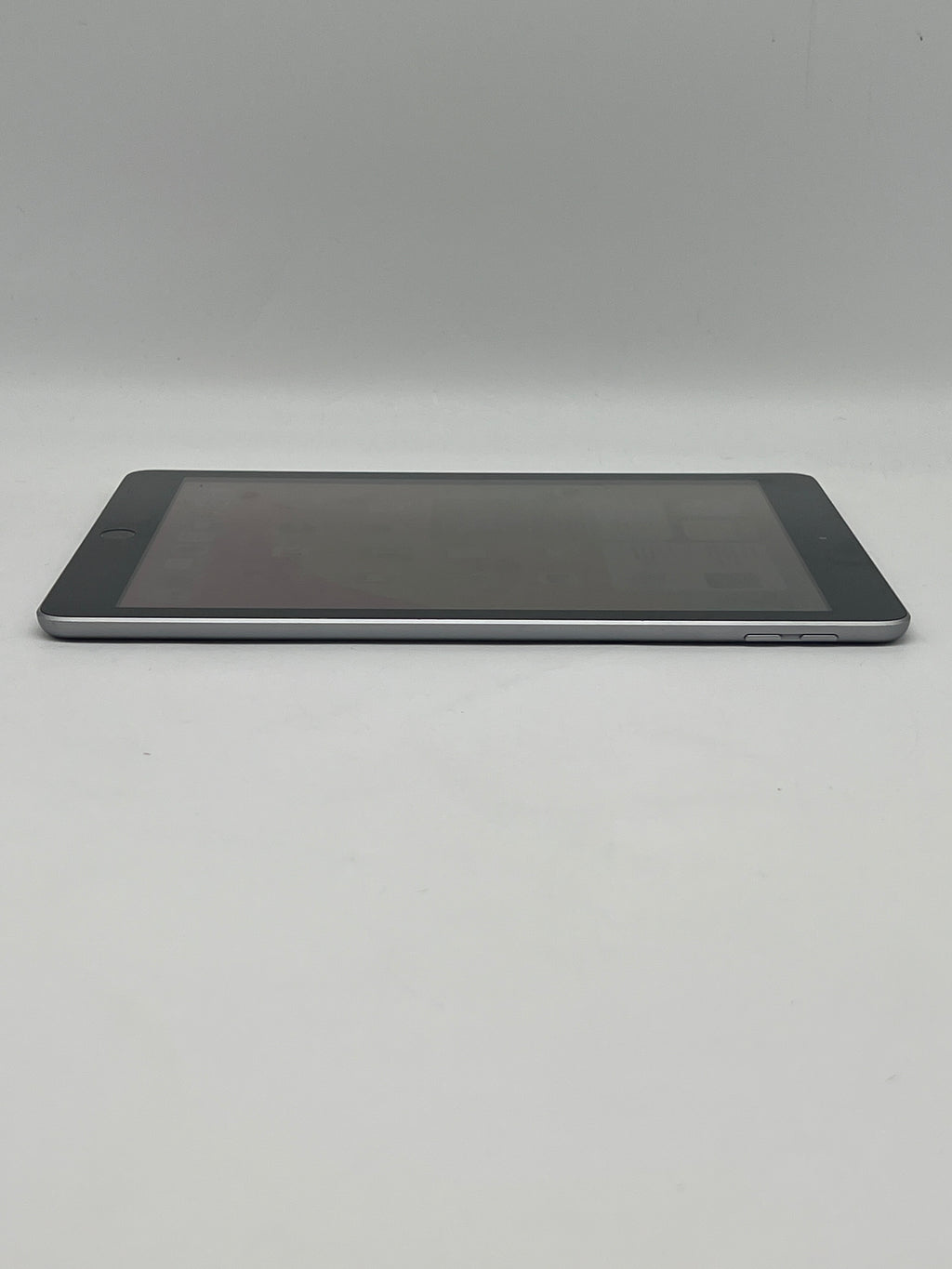 Apple iPad (6th Gen) A1893 32GB Wi Fi  Gray - Used