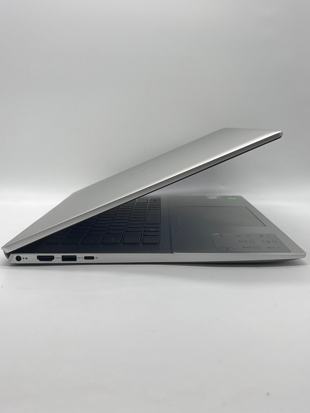 Dell Inspiron 16 5620 Touch i7-1255U 16GB RAM 512GB GeForce MX570