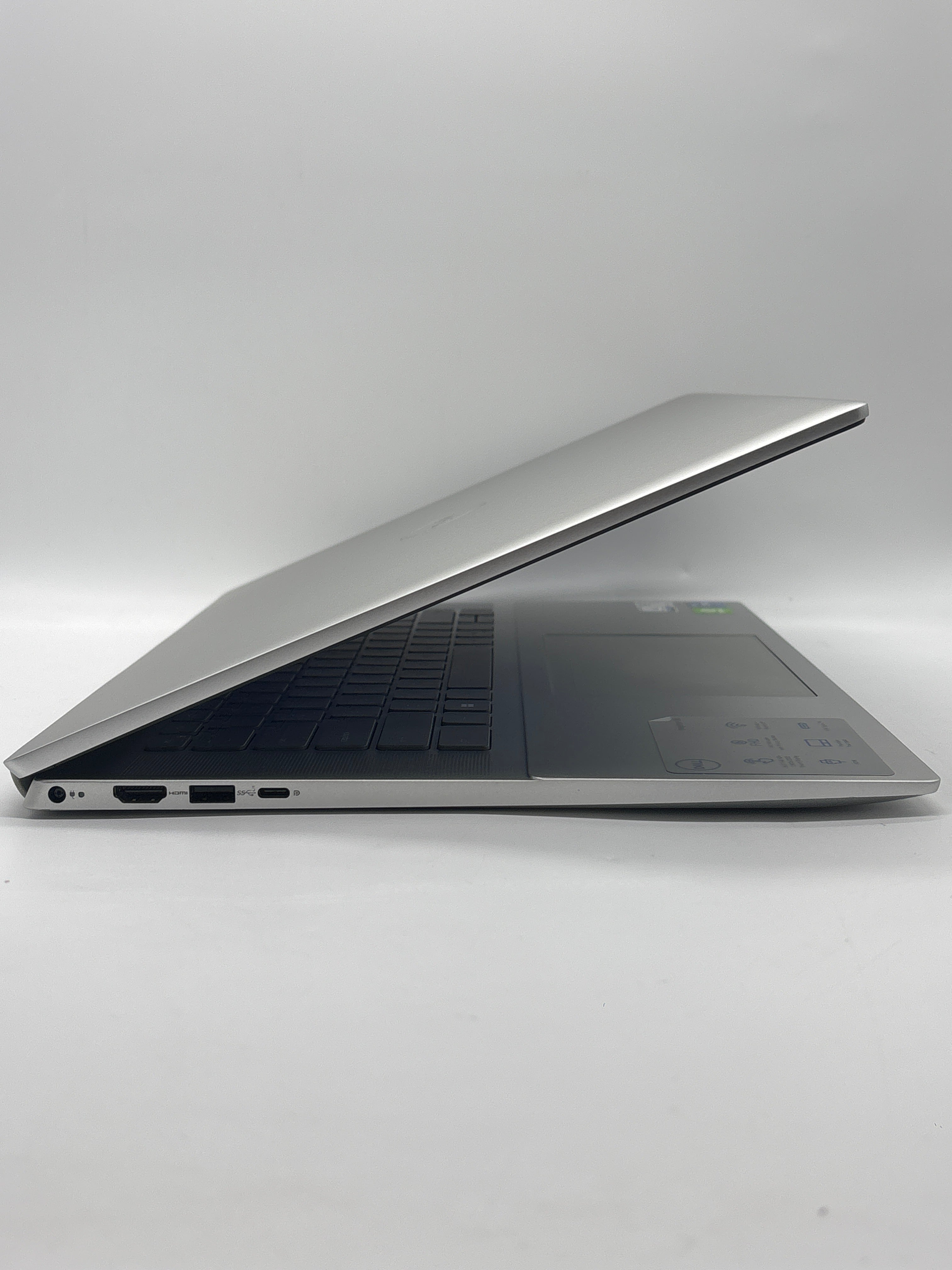 Dell Inspiron 16 5620 Touch i7-1255U 16GB RAM 512GB GeForce MX570