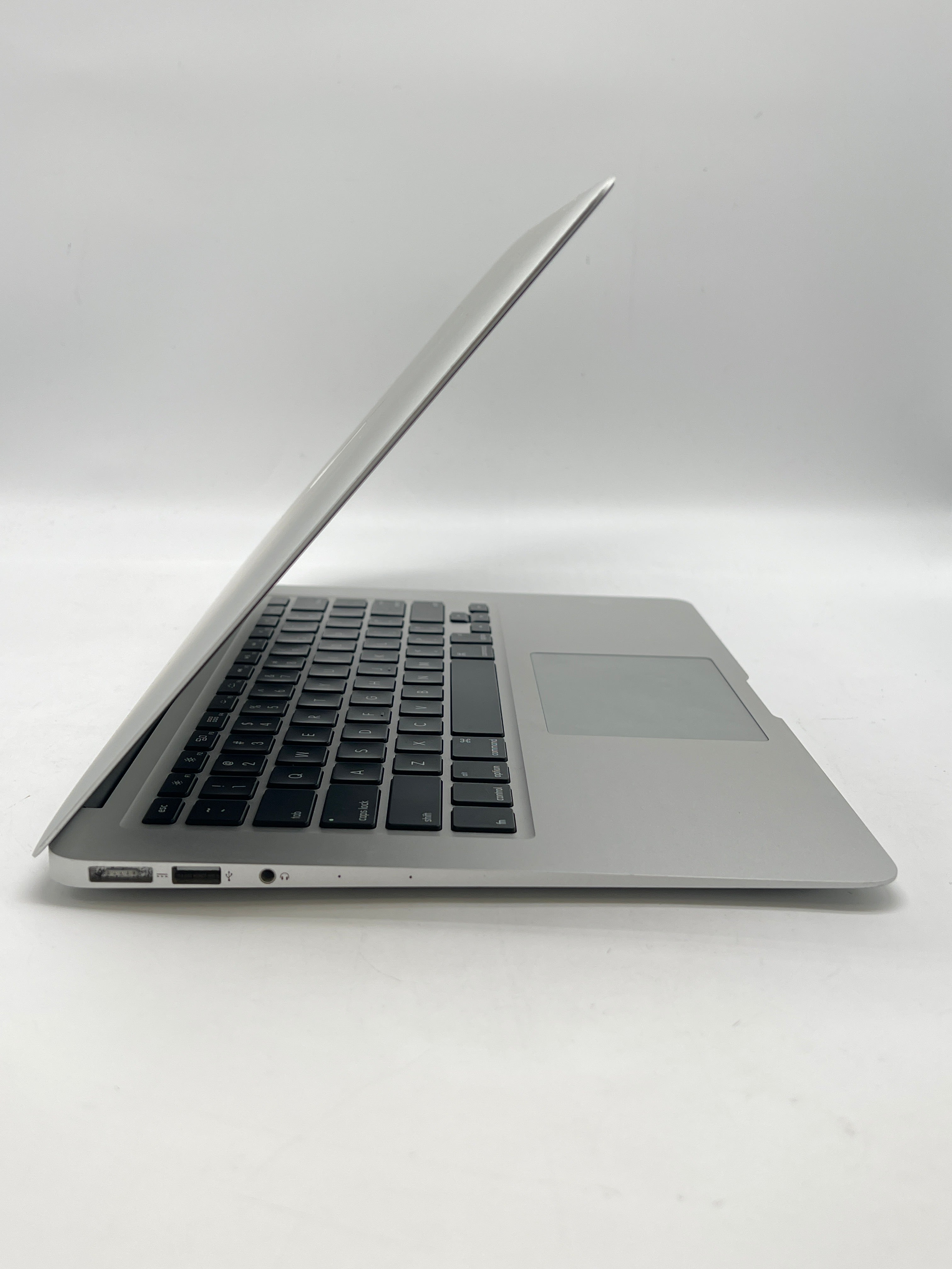 Apple MacBook Air 13" A1466 i5 8GB RAM 128GB Flash Storage - Used
