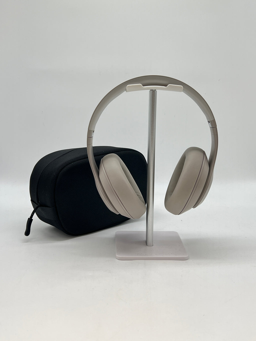 Beats Studio Pro Wireless On-Ear Bluetooth Headphones - Used