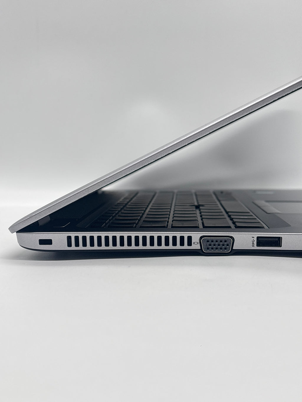 HP EliteBook 840 G3 i5-6300U 16 GB RAM 256 GB SSD - For Parts (Bad Battery)