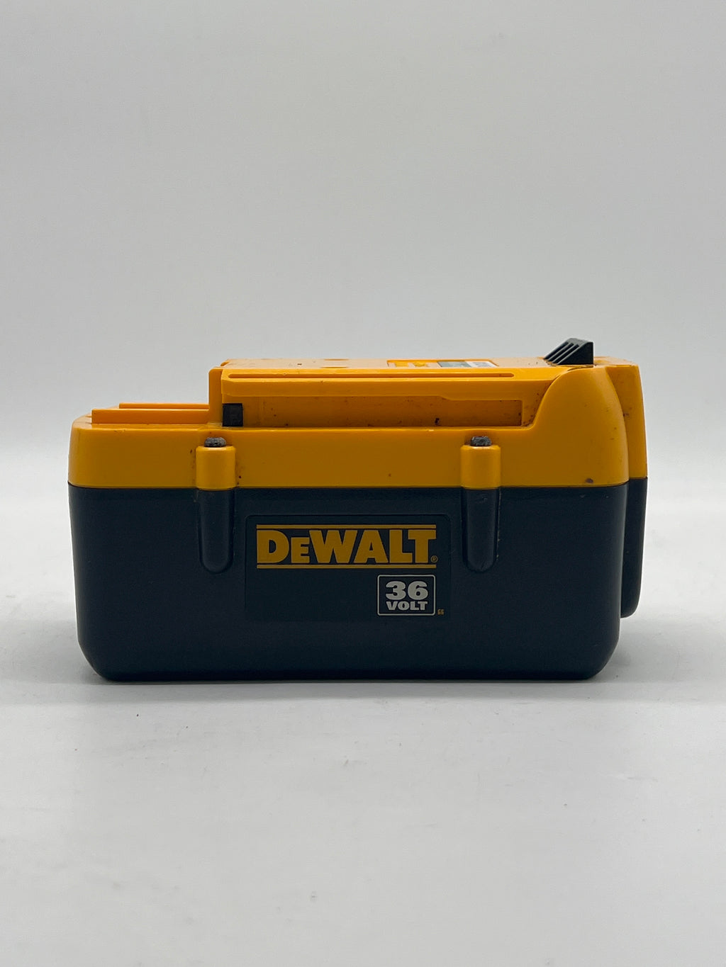 Dewalt DC9360 36V Battery  & DC9000 28V-36V Battery Charger - For Parts (Read DESC)