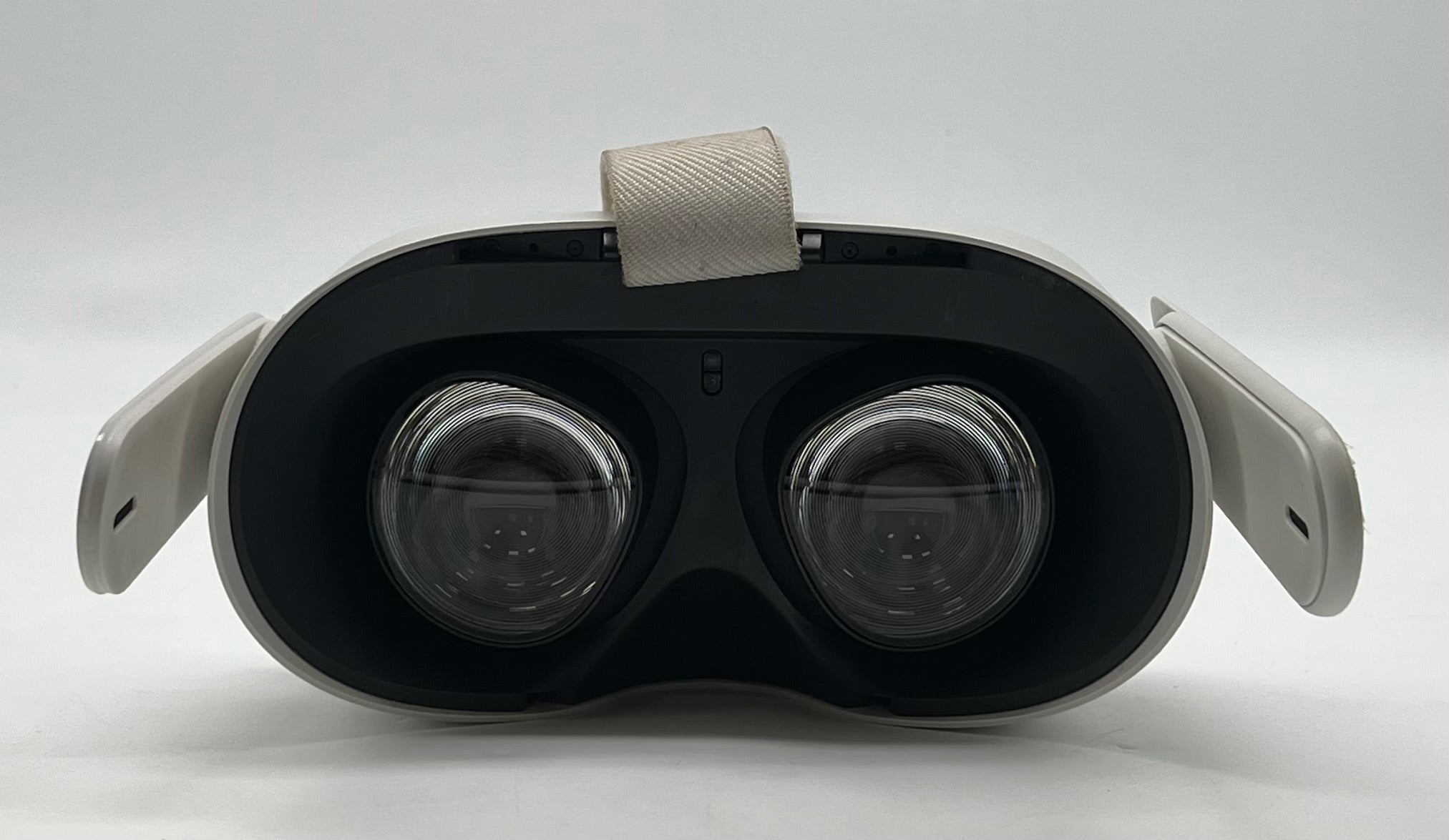 Meta Quest 2 VR KW49CM Headset 64GB - Headstrap issue
