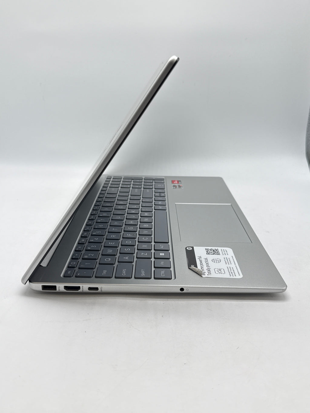 HP 15-fc0081nr Ryzen 3 7320U 8GB RAM 256GB SSD - Bad LCD