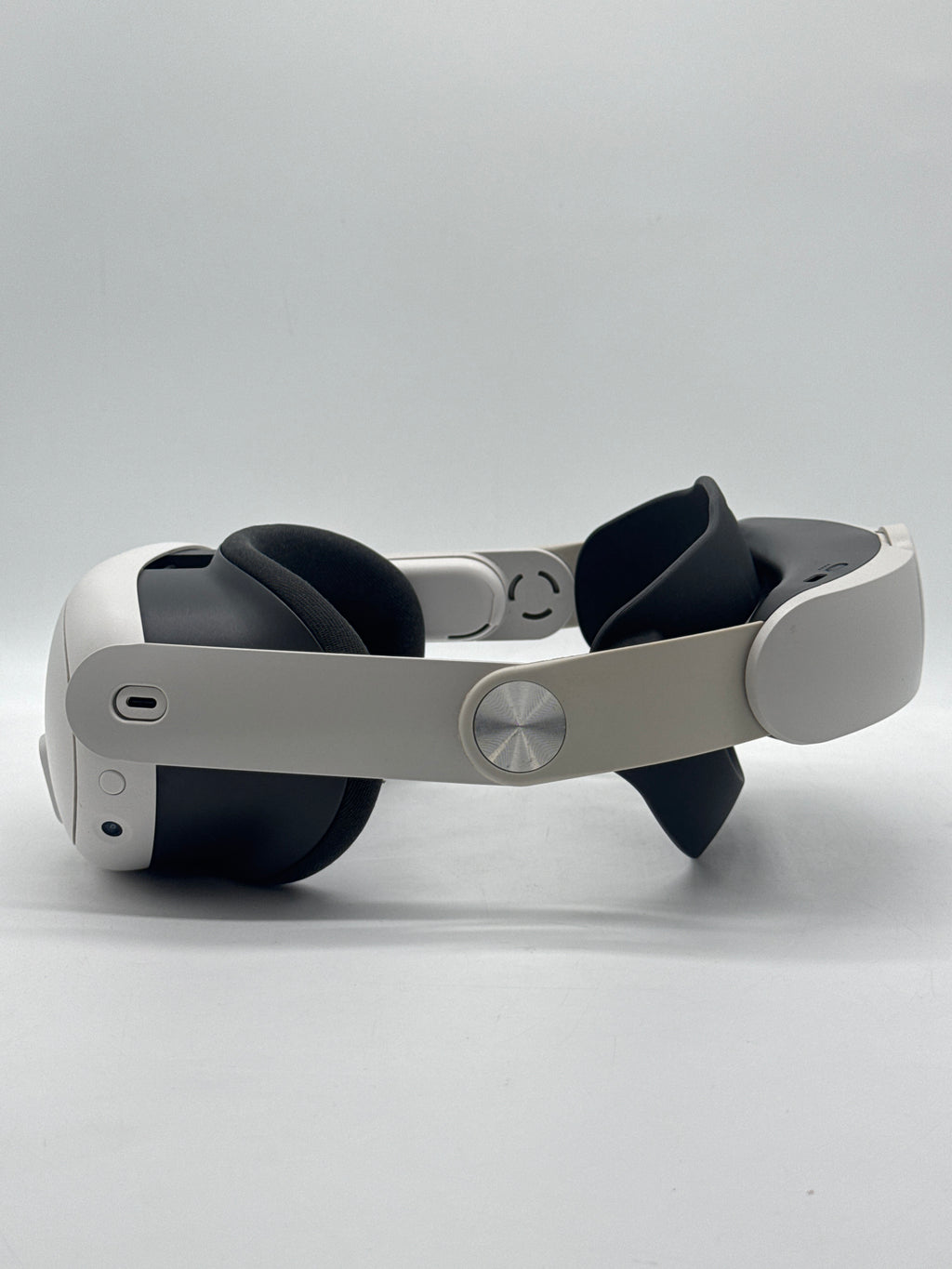 Meta Quest 3 Standalone VR Headset White 128GB - One Controller Missing