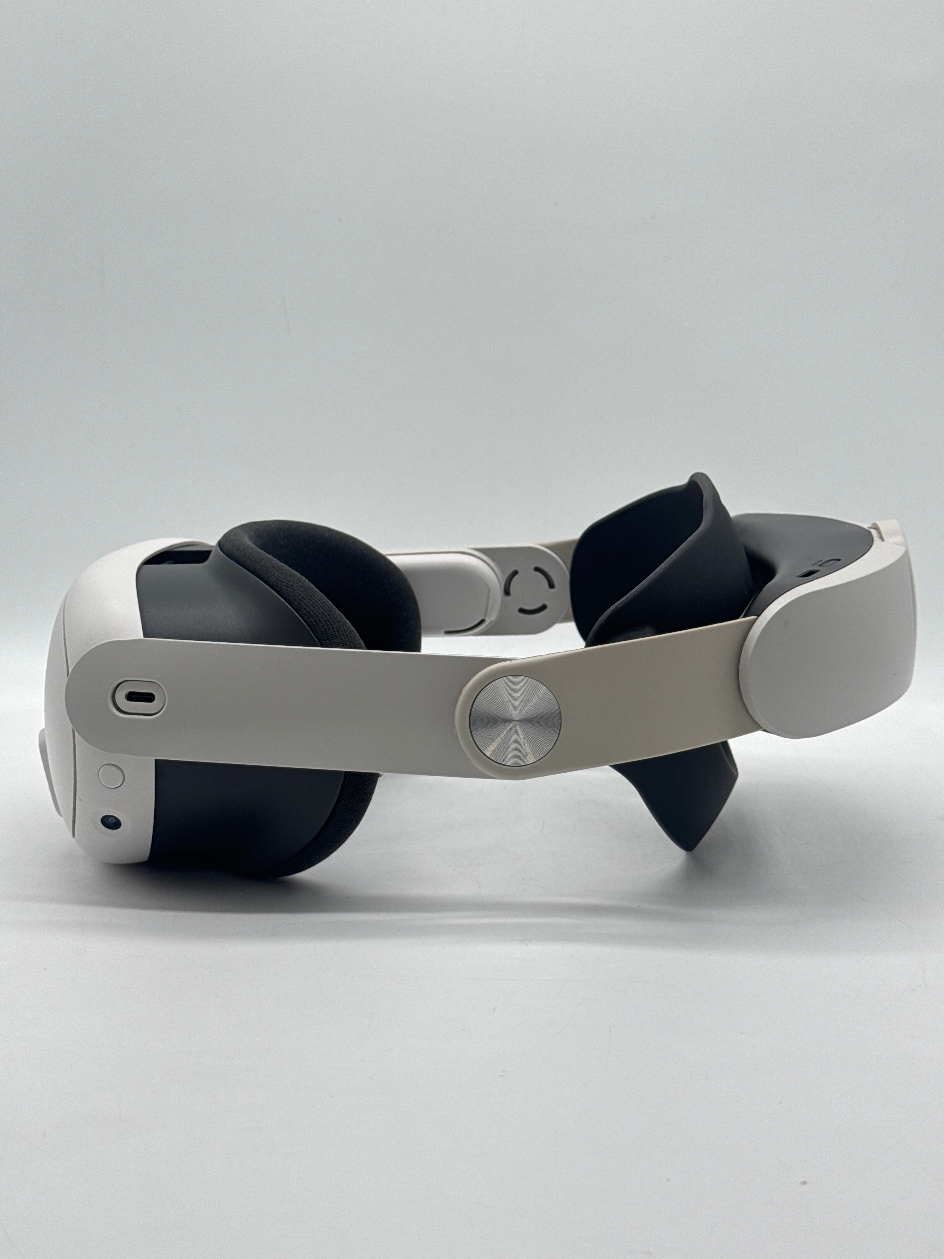 Meta Quest 3 Standalone VR Headset White 128GB - One Controller Missing
