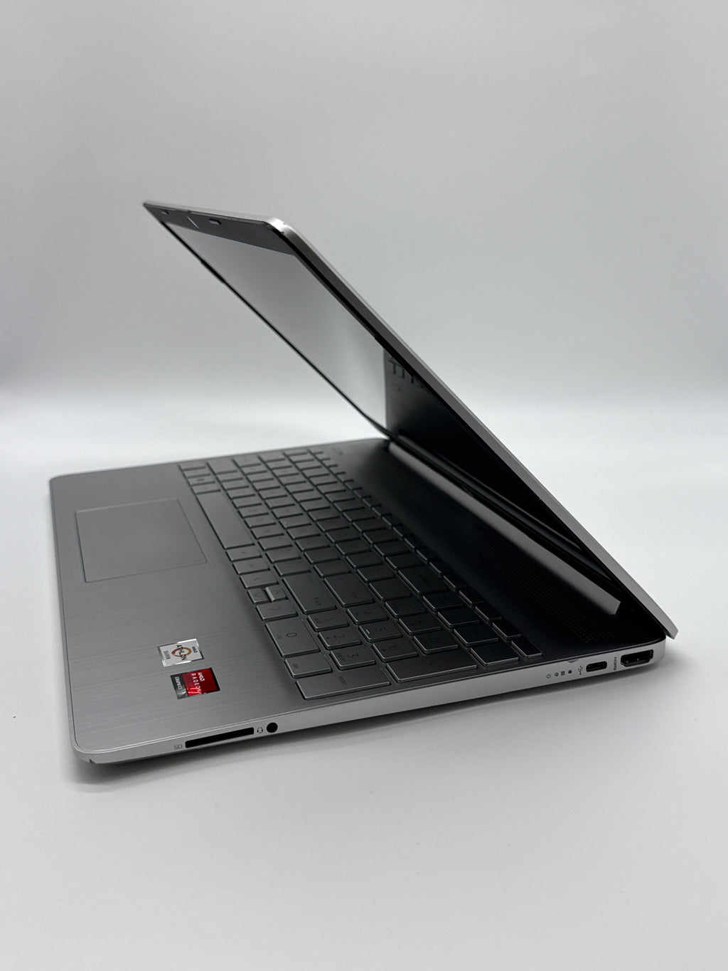 HP 15-ef107wm 15.6 Inch AMD Athlon 16GB RAM 1TB SSD Silver