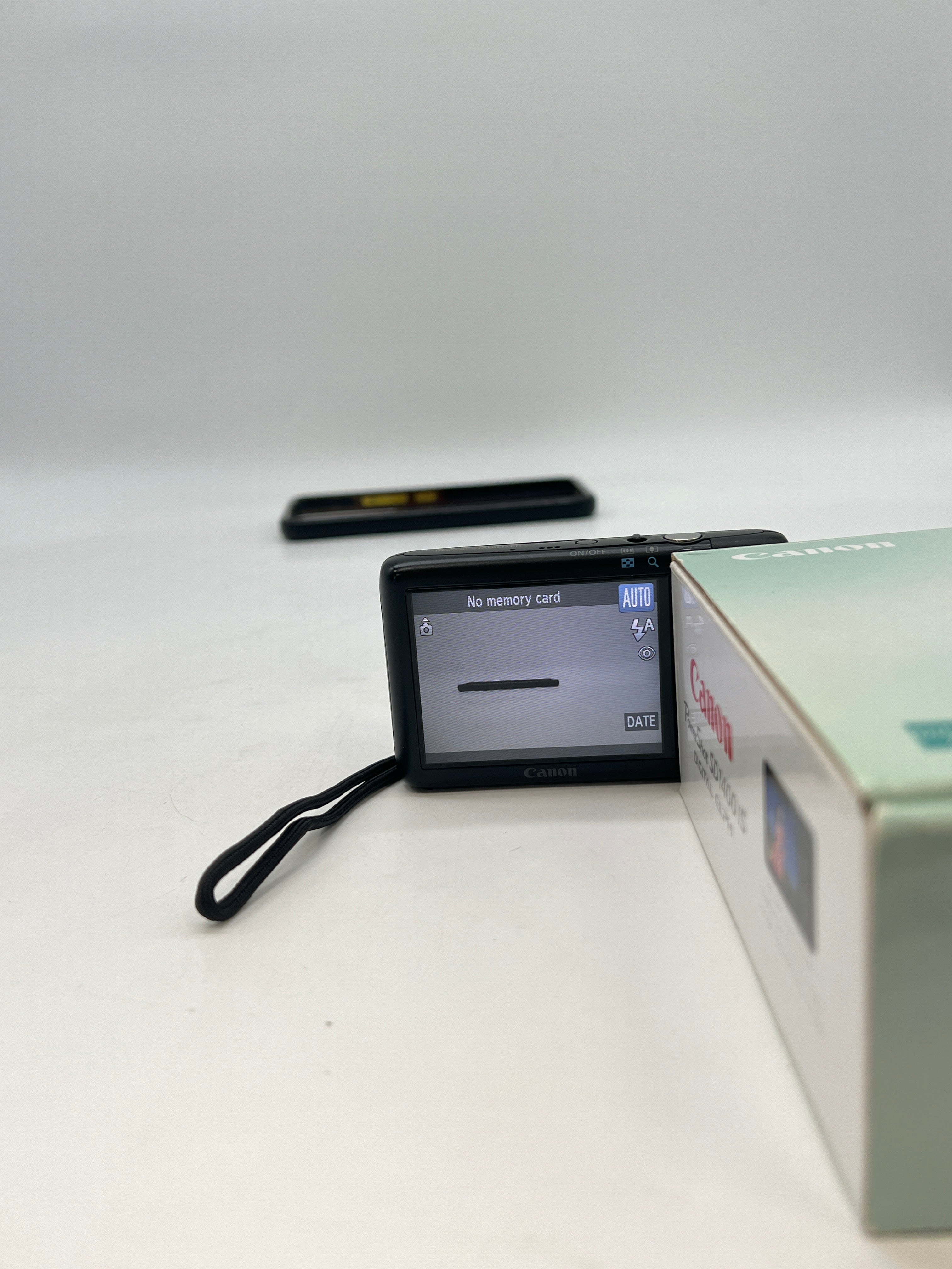 Canon PowerShot SD1400 IS 14.1MP Digital Elph Camera - Used with box