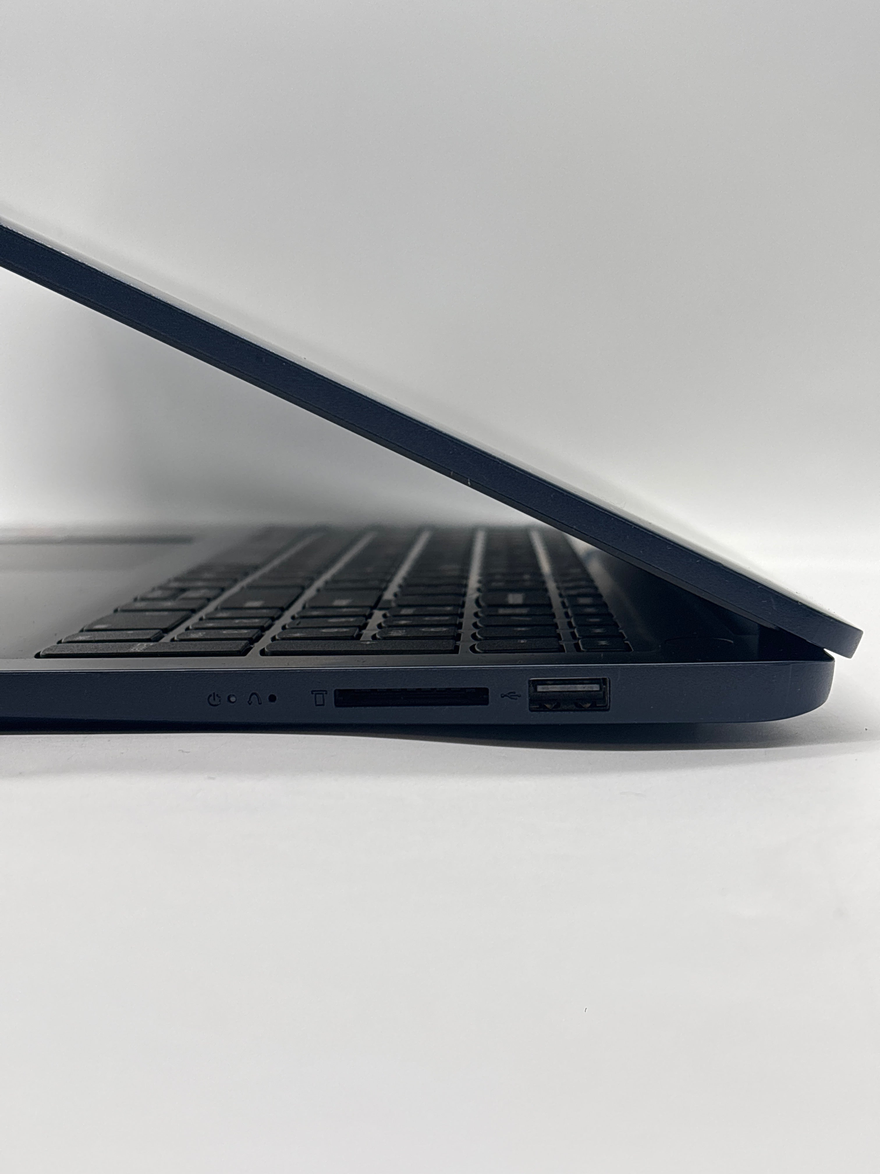 Lenovo IdeaPad 1 15AMN7 AMD Ryzen 3 7320U 8GB RAM 256GB SSD
