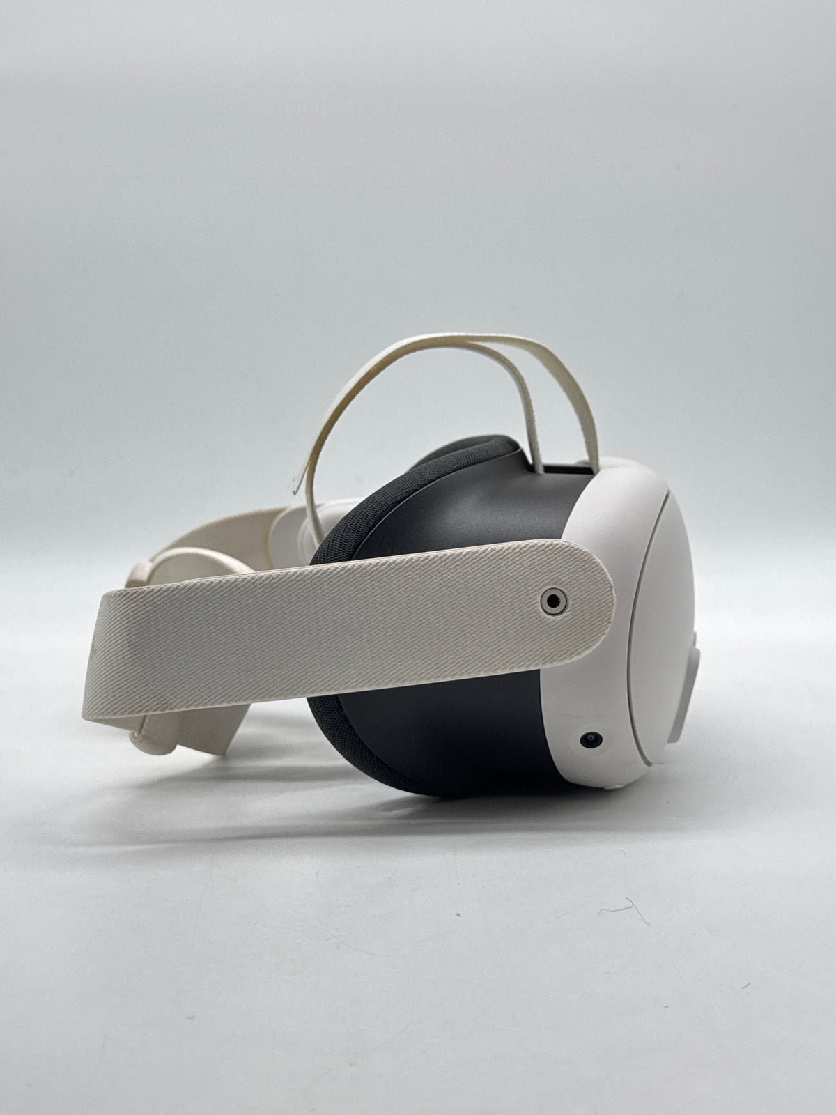 Meta Quest 3 512GB Standalone VR Headset White w/ Touch Plus Controllers