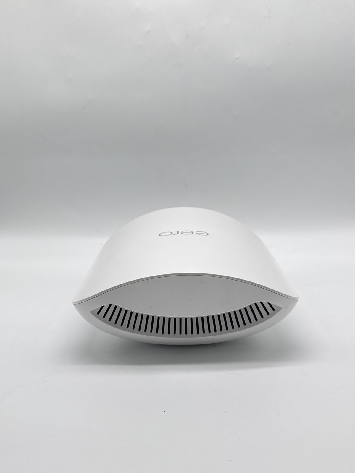 eero Max 7 V010001 Wi-Fi 7 Tri-Band Mesh Router 10GbE 2.5GbE Ports - Read