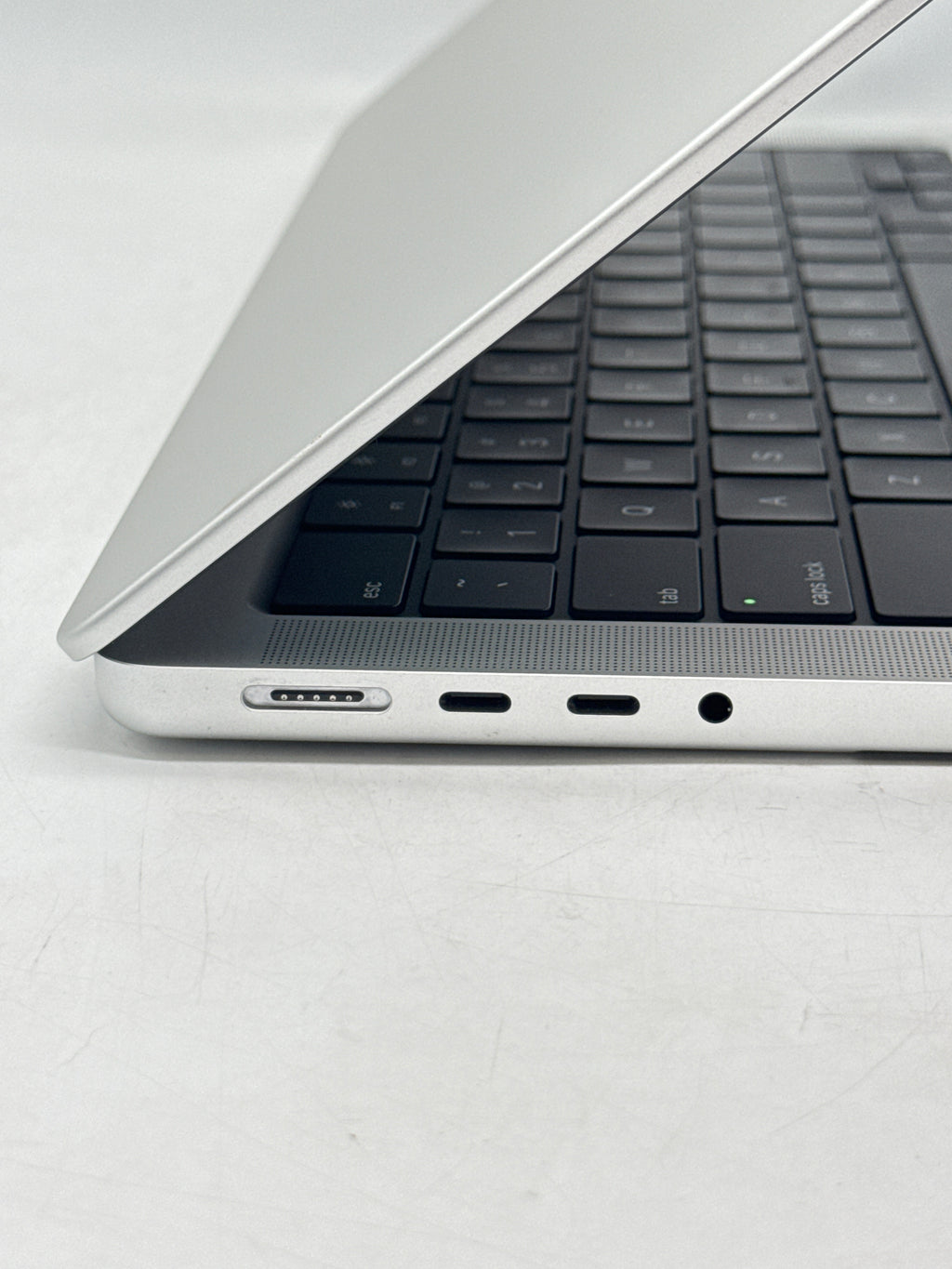 Apple MacBook Pro  M5 A3434 16GB RAM 1TB SSD 14.2" - Used